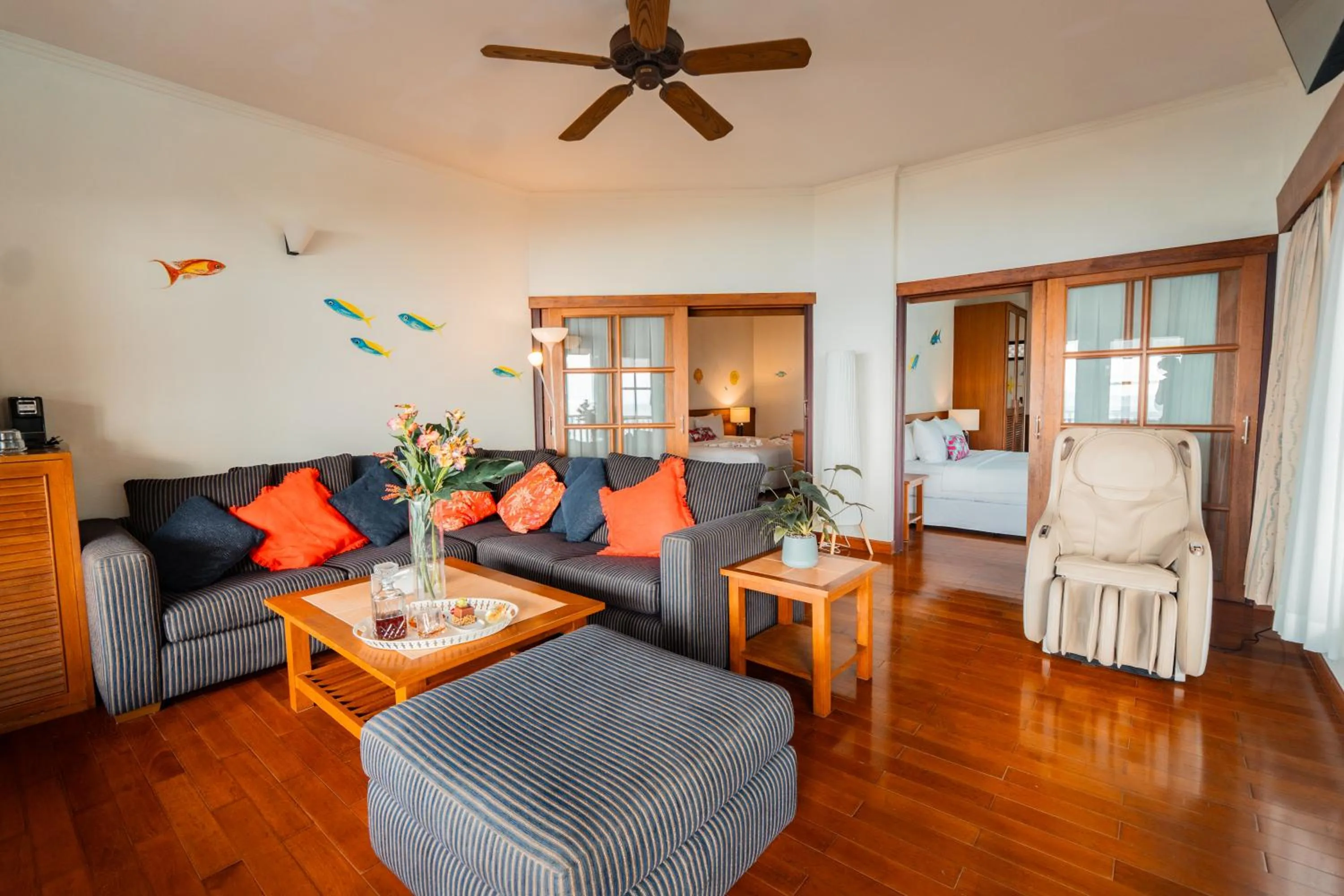 Living room in Birds and Bees Resort