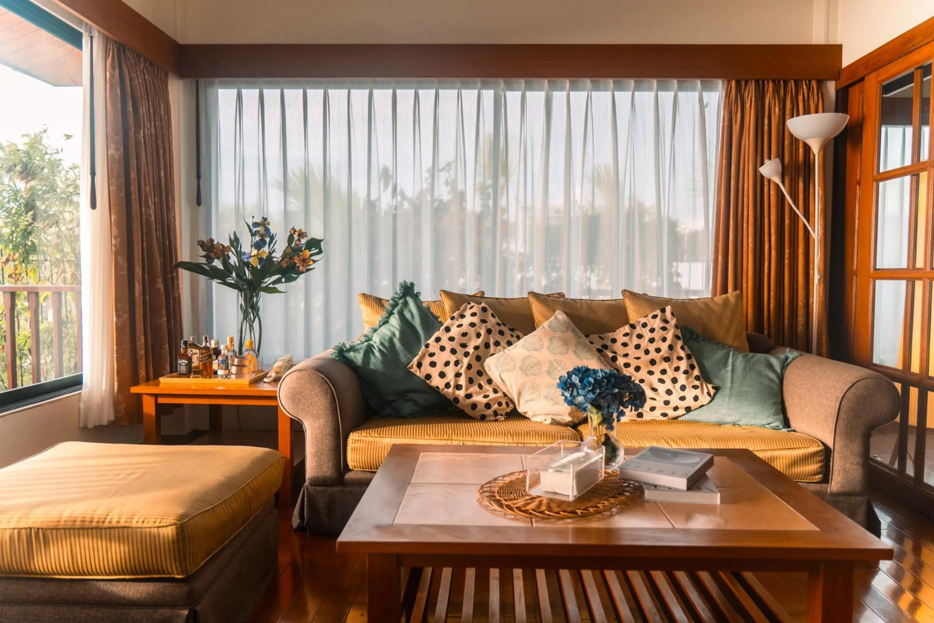 Living room in Birds and Bees Resort