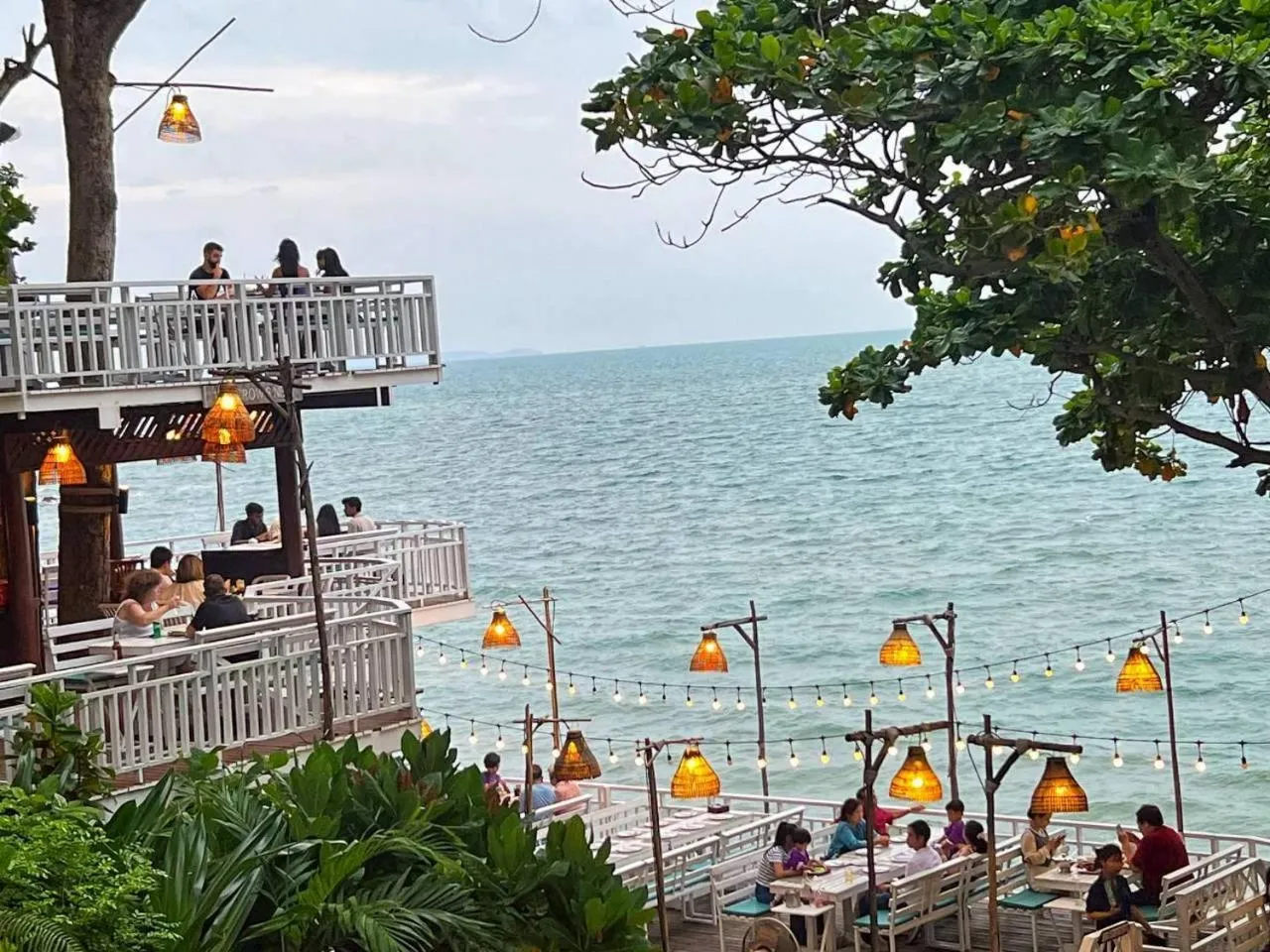 Restaurant/places to eat in Birds and Bees Resort