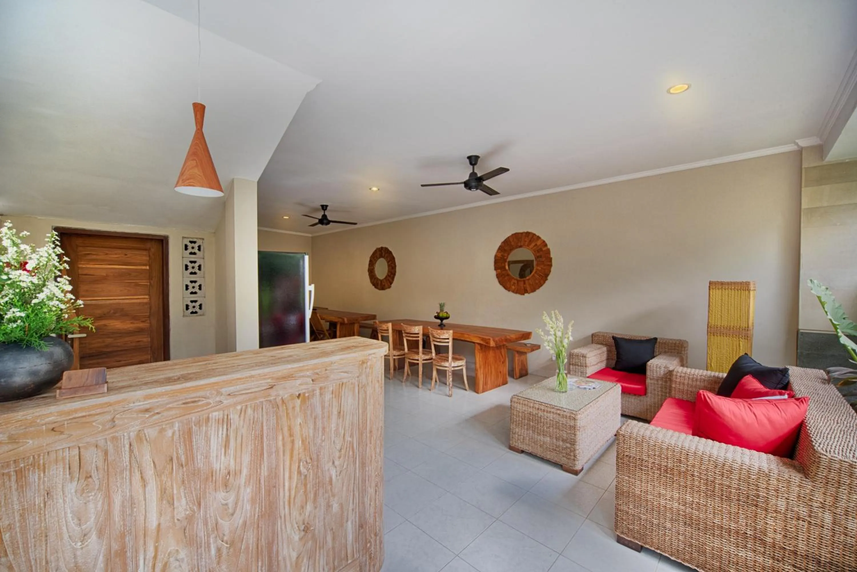 Restaurant/places to eat in Puri Canggu Villas & Rooms