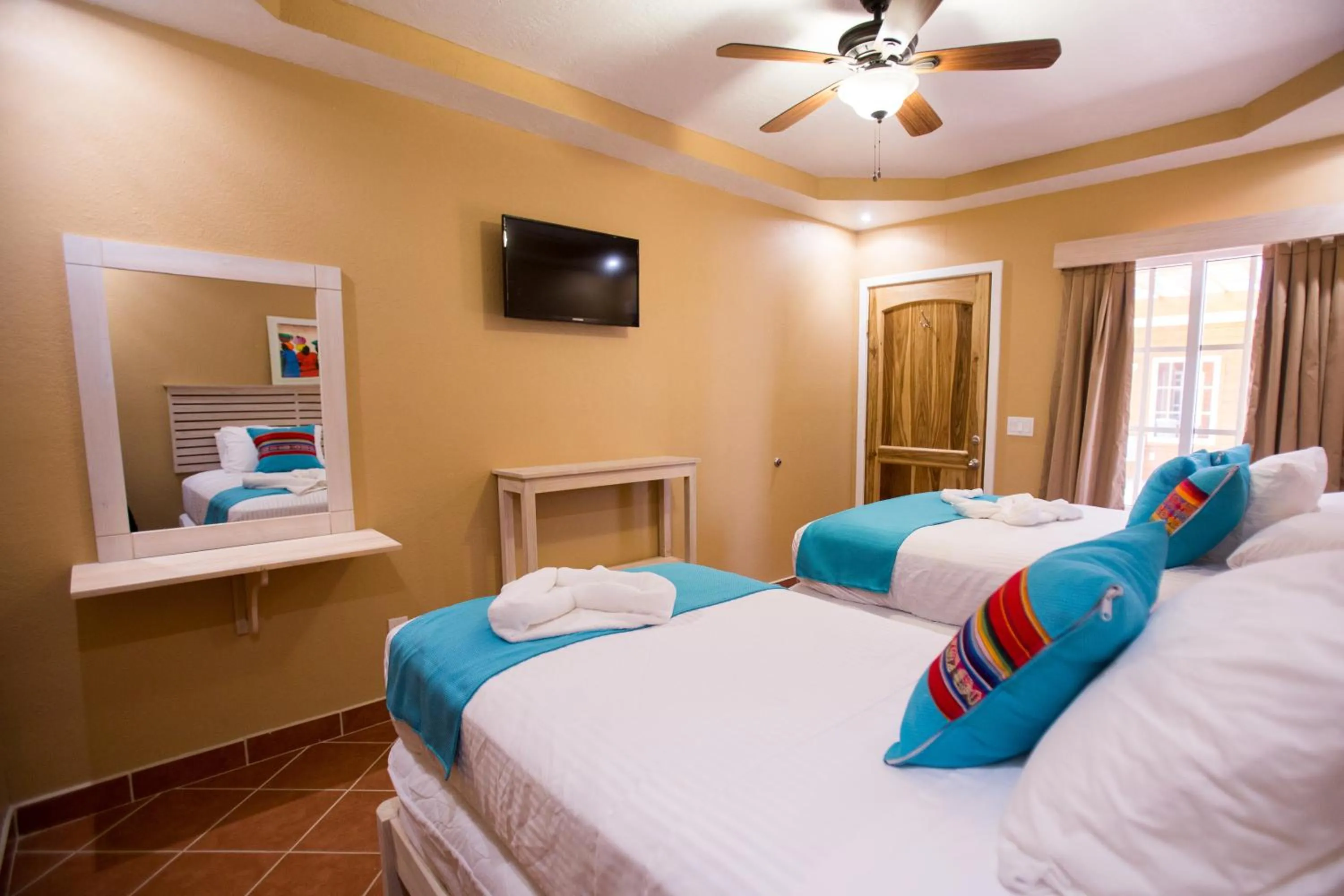 Staff, Bed in Mr. Tucan Hotel