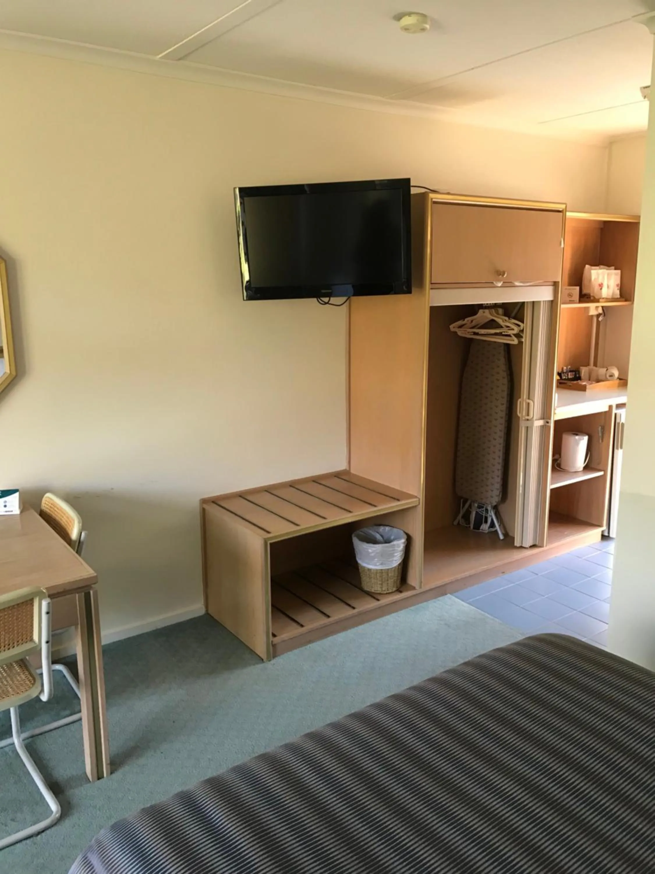 TV and multimedia in Moe Parklands Motel