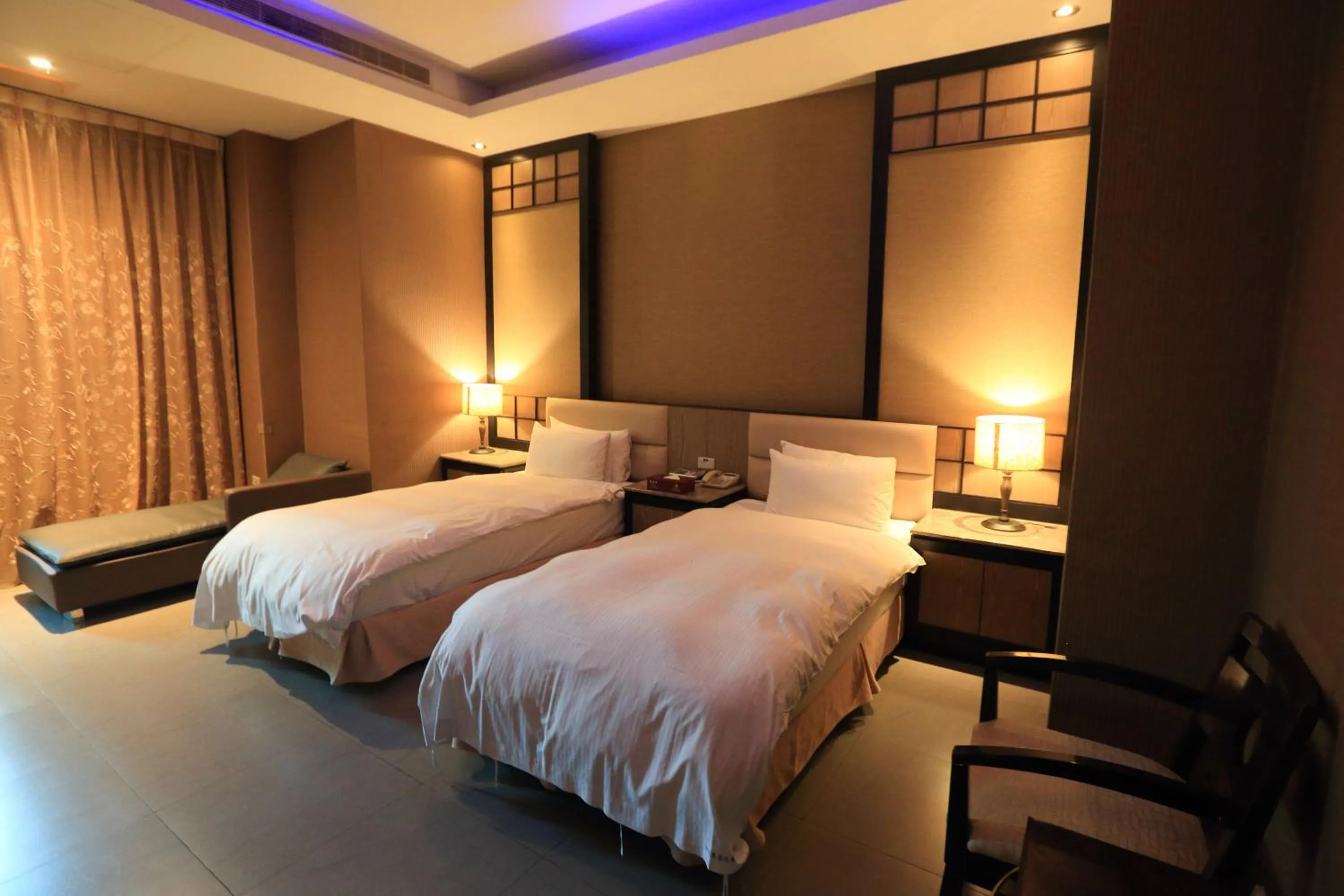 Bed in Moon Area Motel