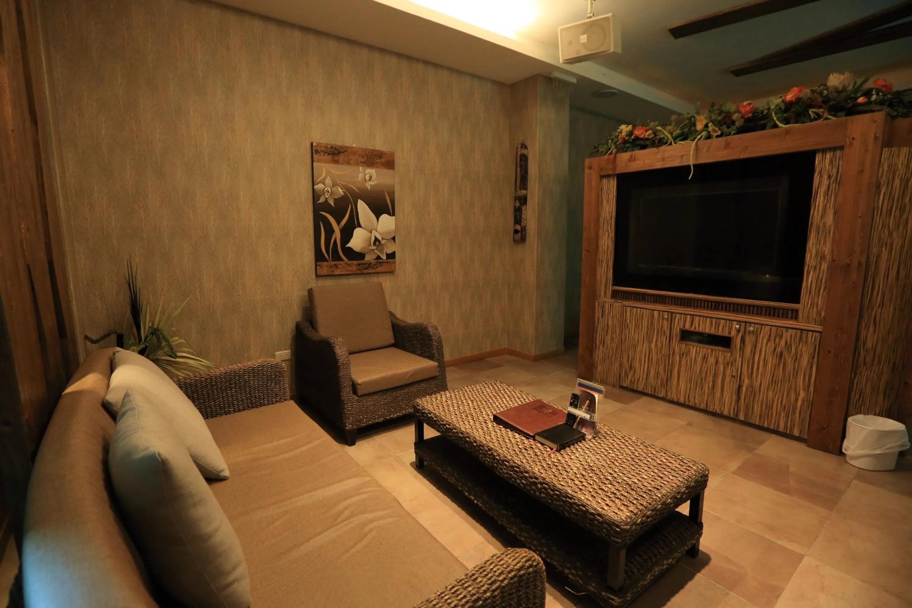 Communal lounge/ TV room in Moon Area Motel