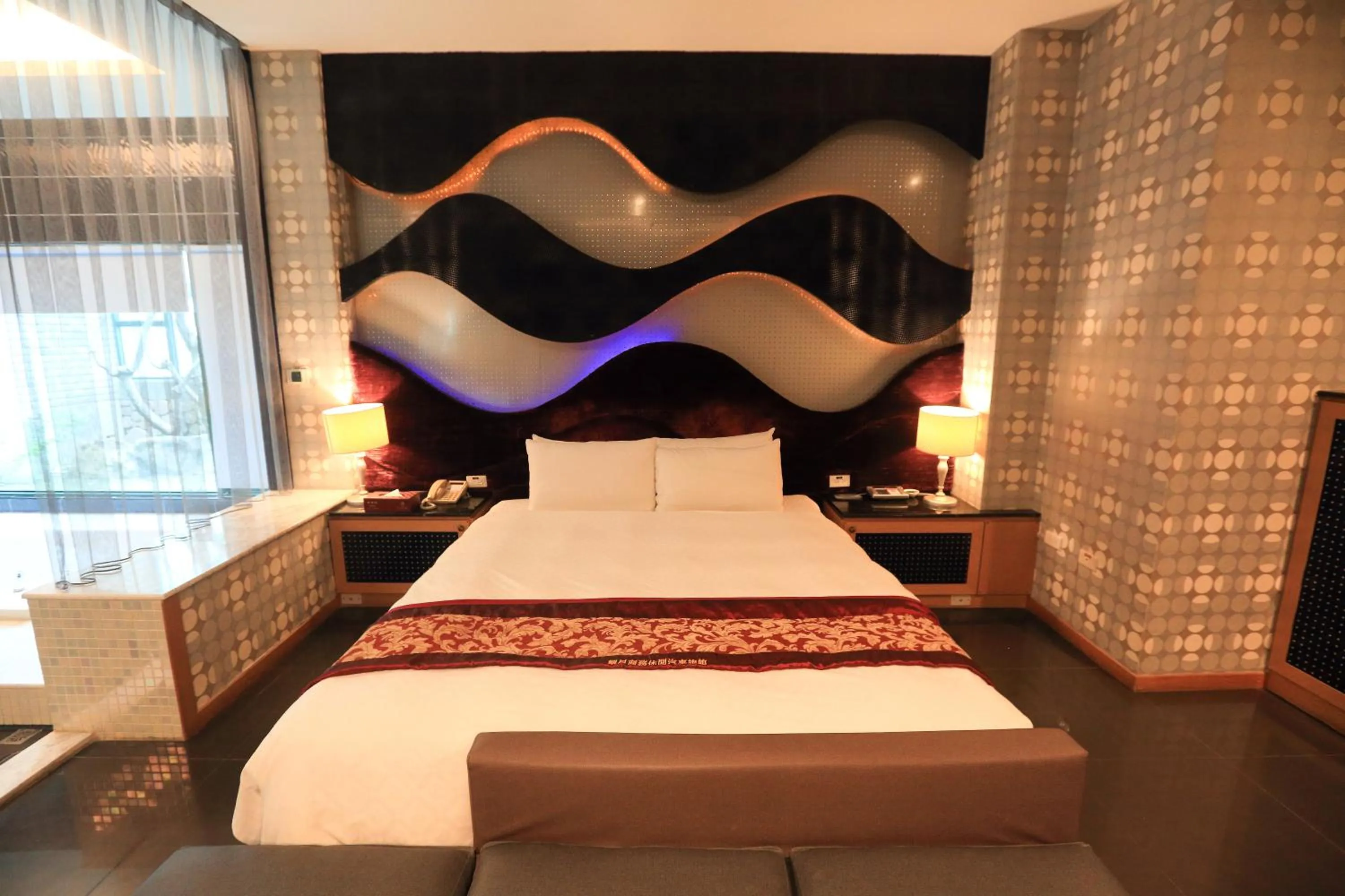 Bed in Moon Area Motel