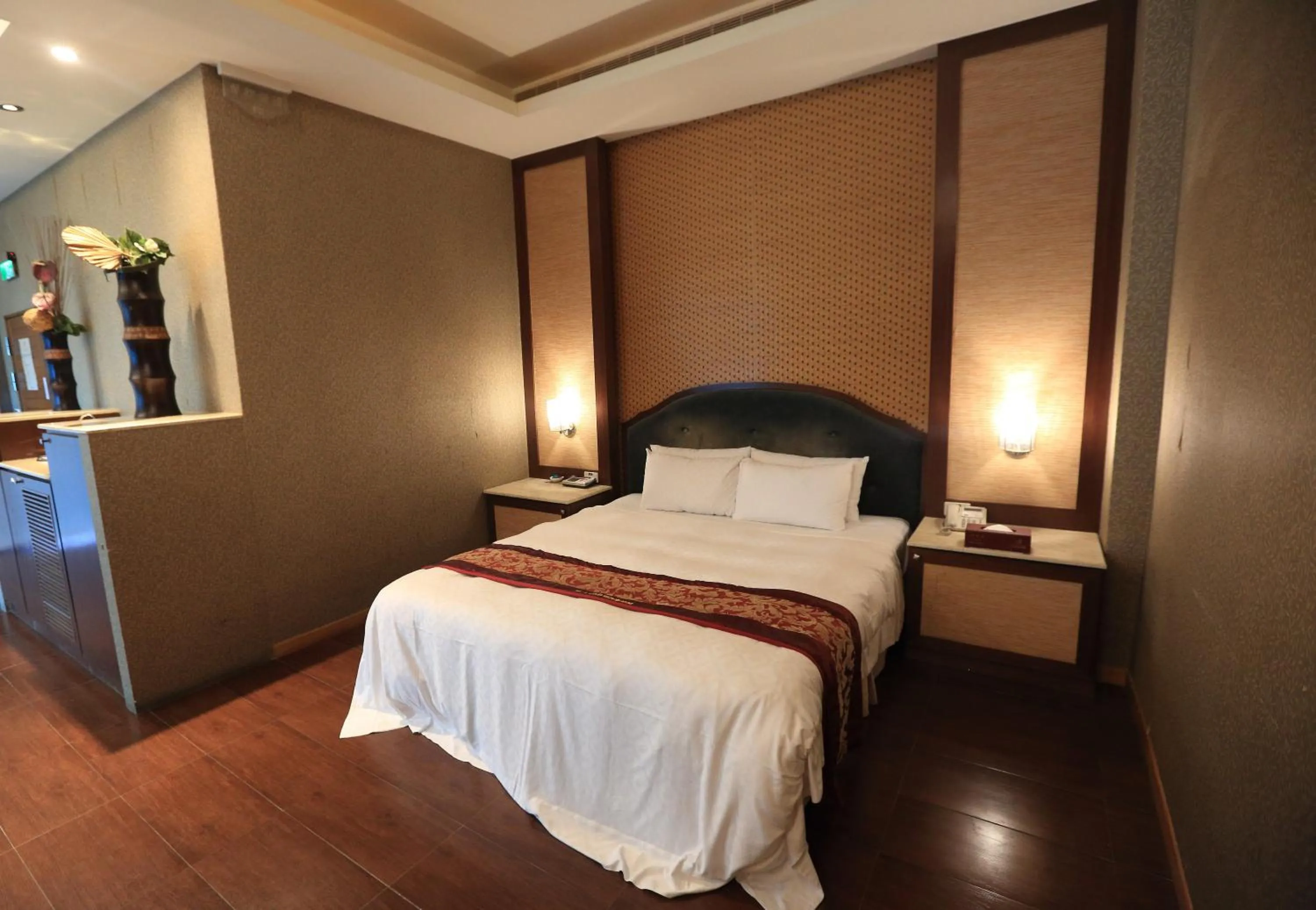 Bed in Moon Area Motel