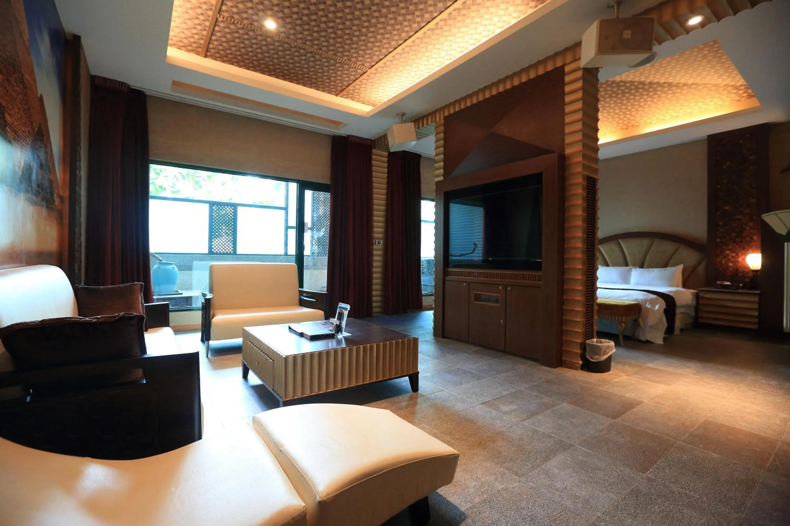 Communal lounge/ TV room, Bed in Moon Area Motel