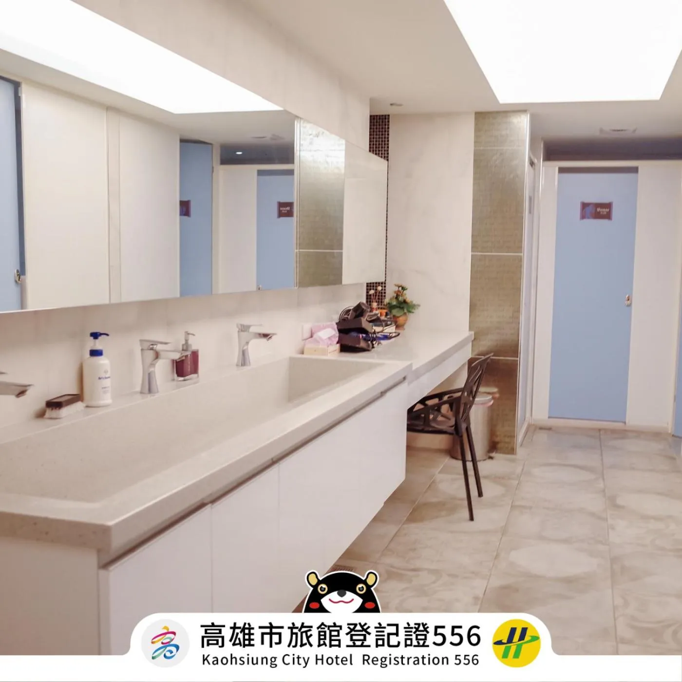 Text overlay in 旅悅 國際青年旅館 DreamWell Hostel