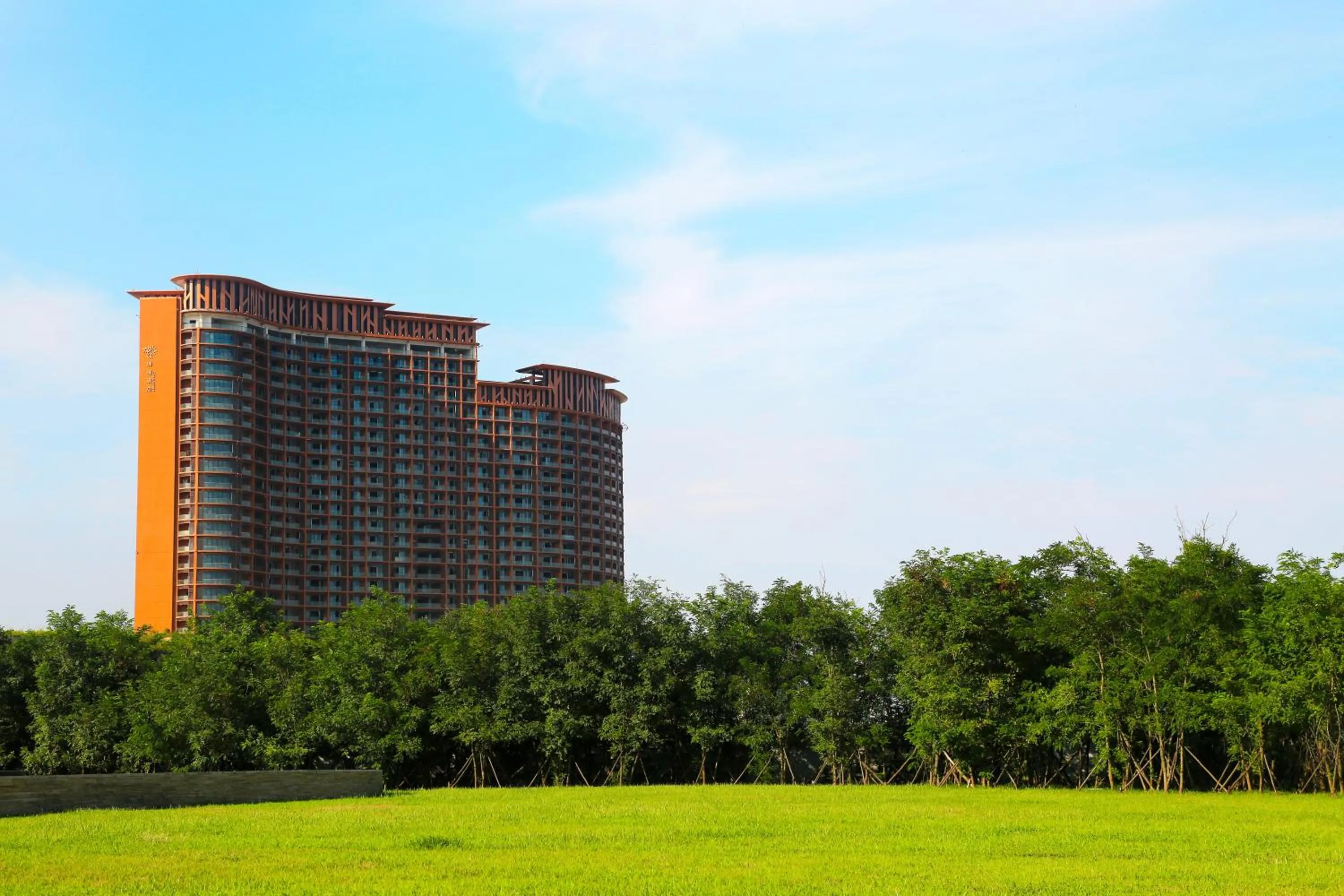 Facade/entrance in Qingdao Mangrove Tree Resort World - Red Coral Hotel