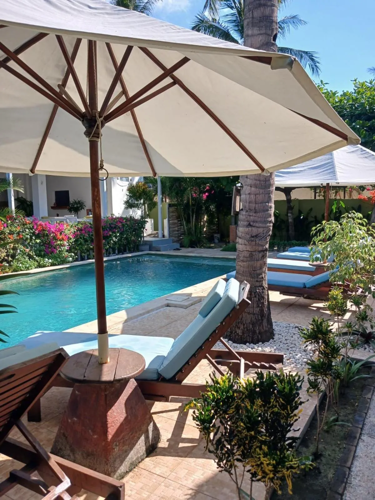 Swimming pool in White Coconut Resort