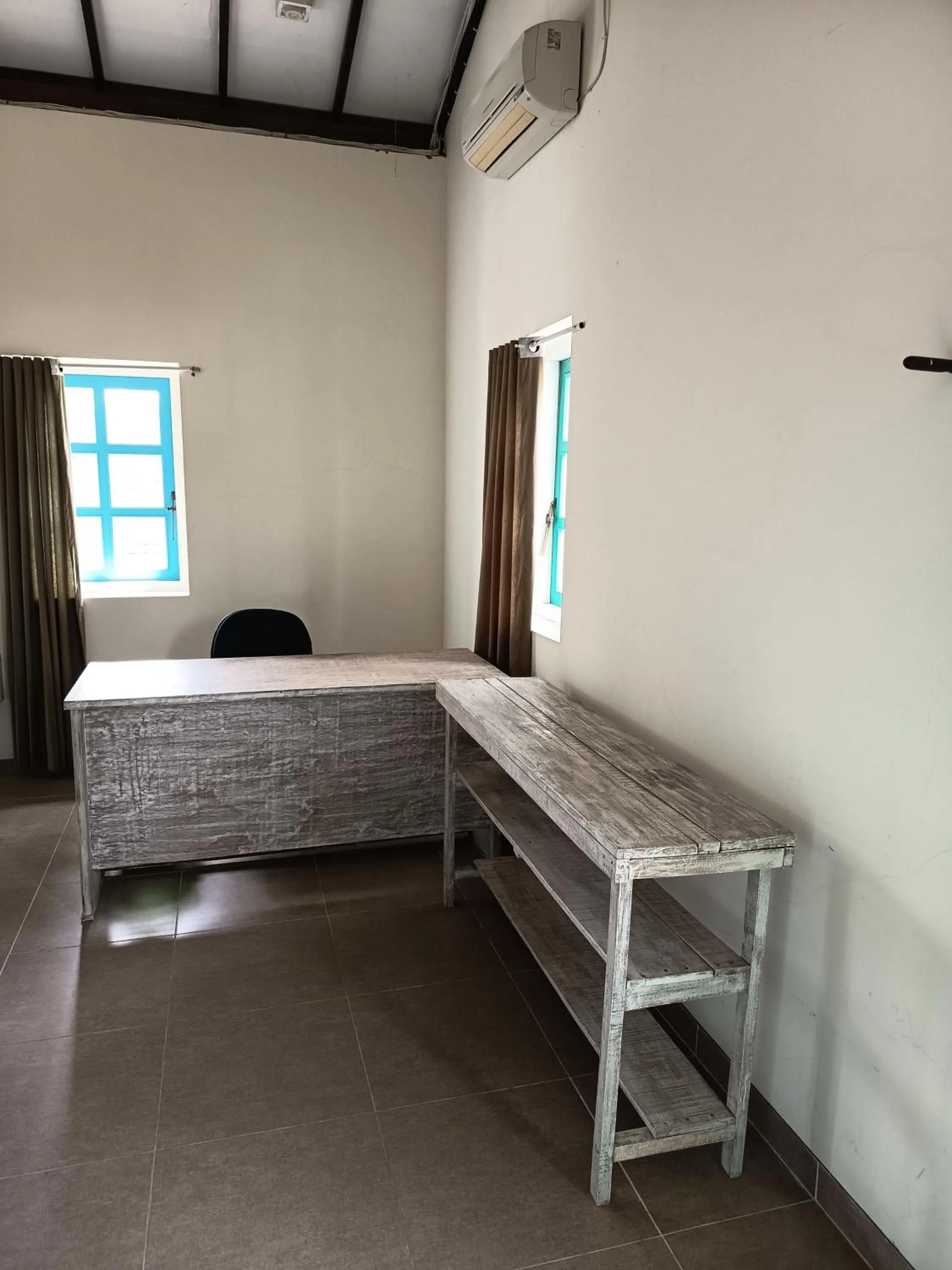 Photo of the whole room, Bed in White Coconut Resort