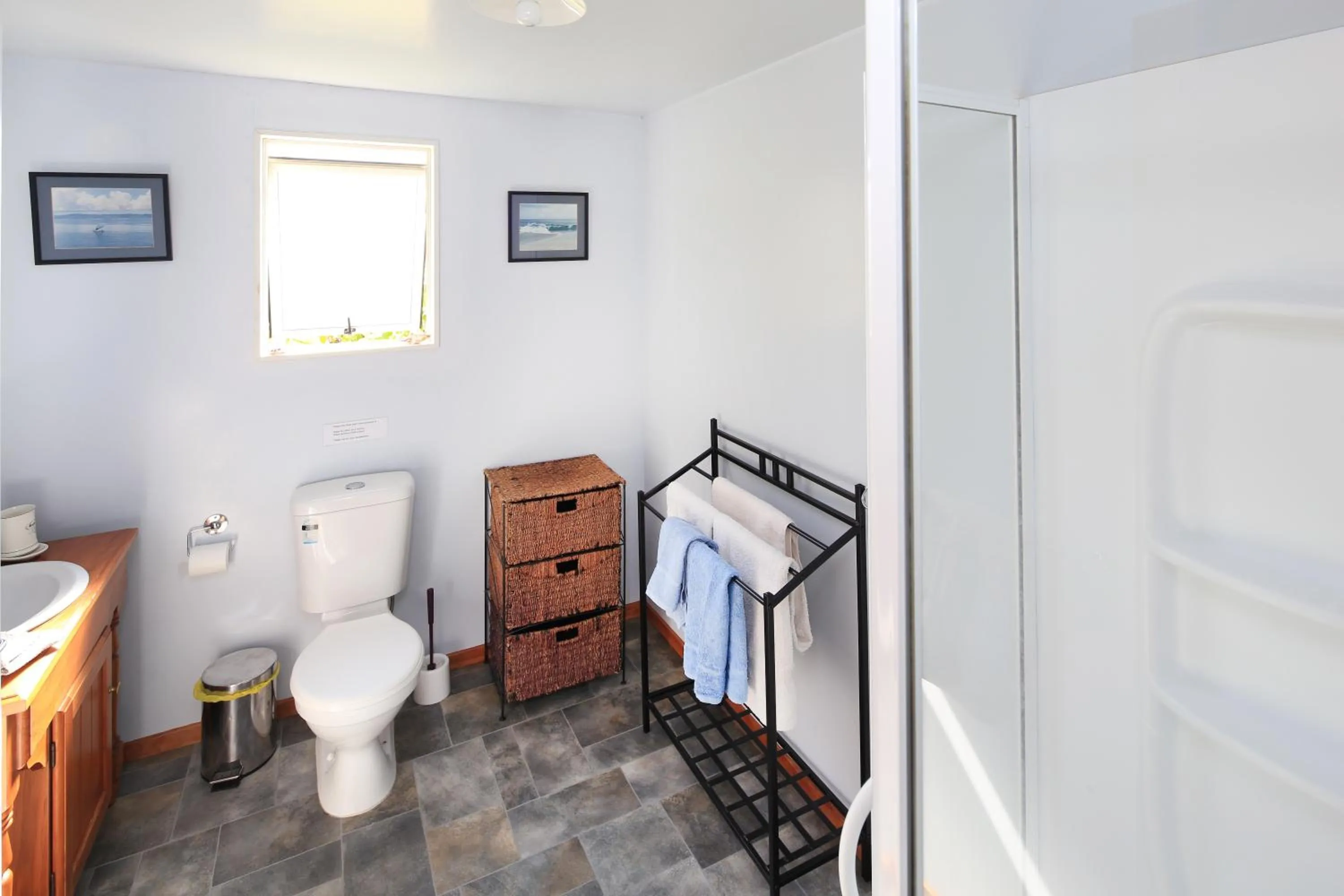 Bathroom, Bed in Palm Heights
