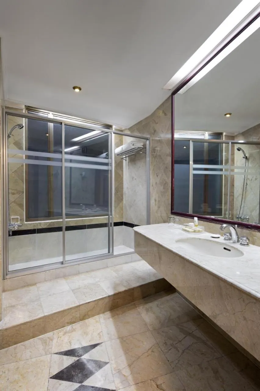 Bathroom in Golden Boutique Hotel Kemayoran