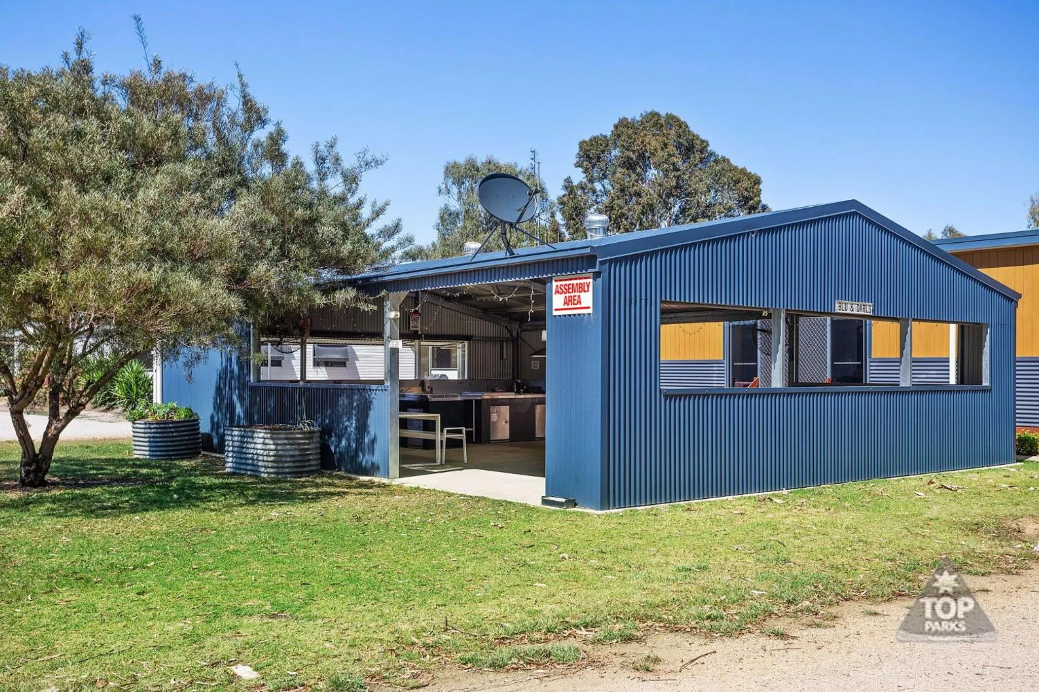 Communal kitchen in Boomerang Way Tourist Park