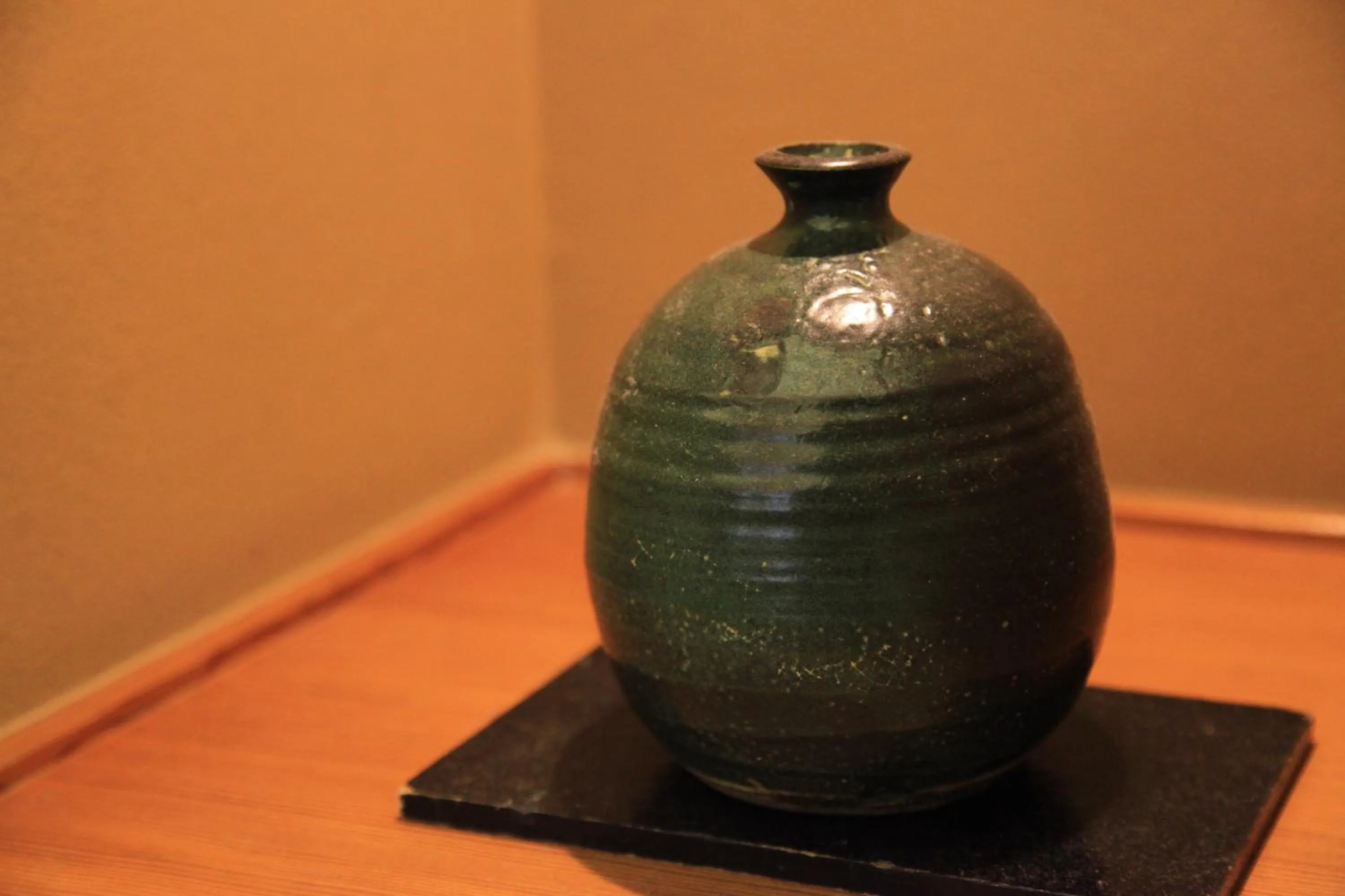 Decorative detail in Hotel New Kotobuki