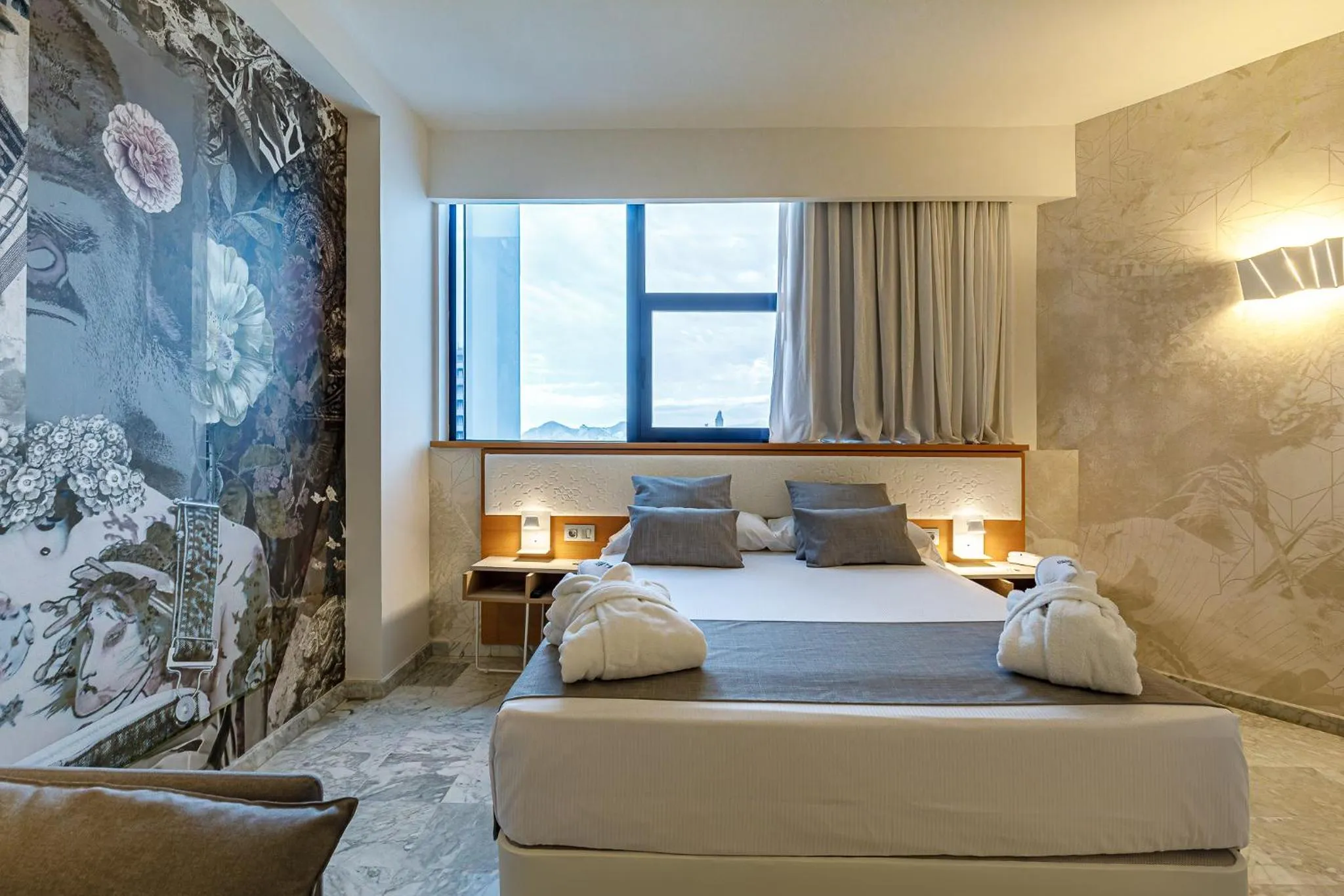 Photo of the whole room, Bed in Hotel Madeira Centro