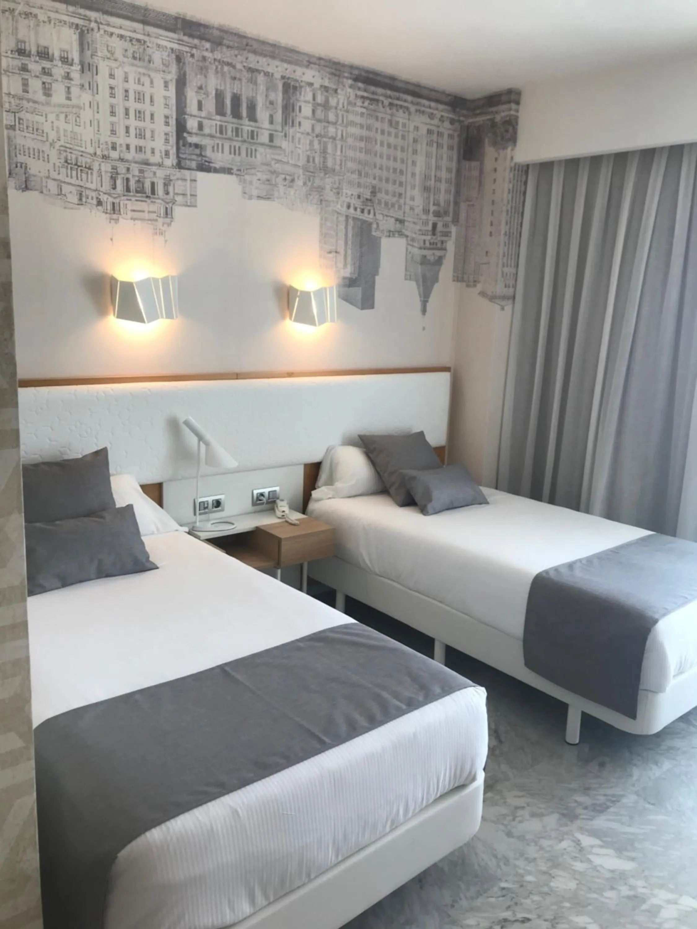 Photo of the whole room, Bed in Hotel Madeira Centro