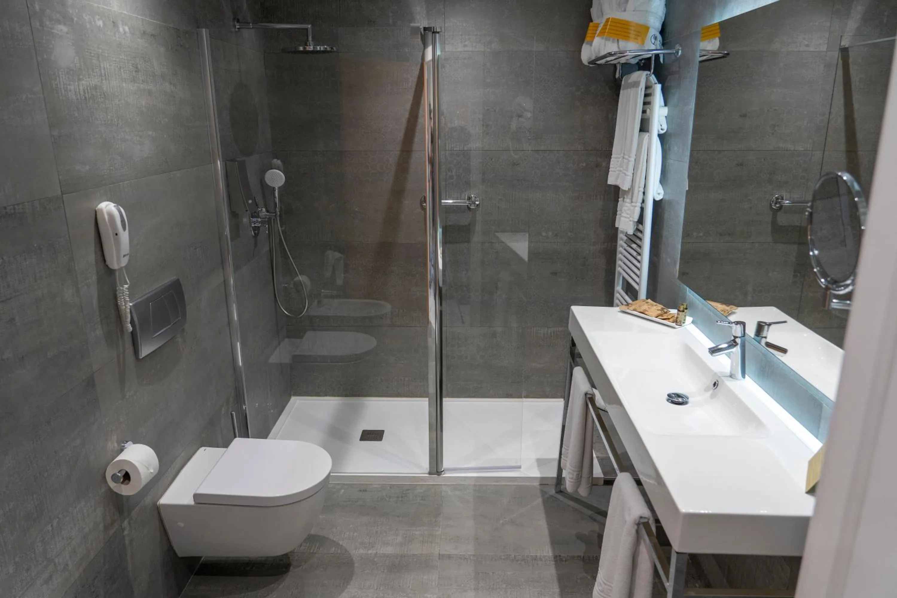 Bathroom in Hotel Madeira Centro