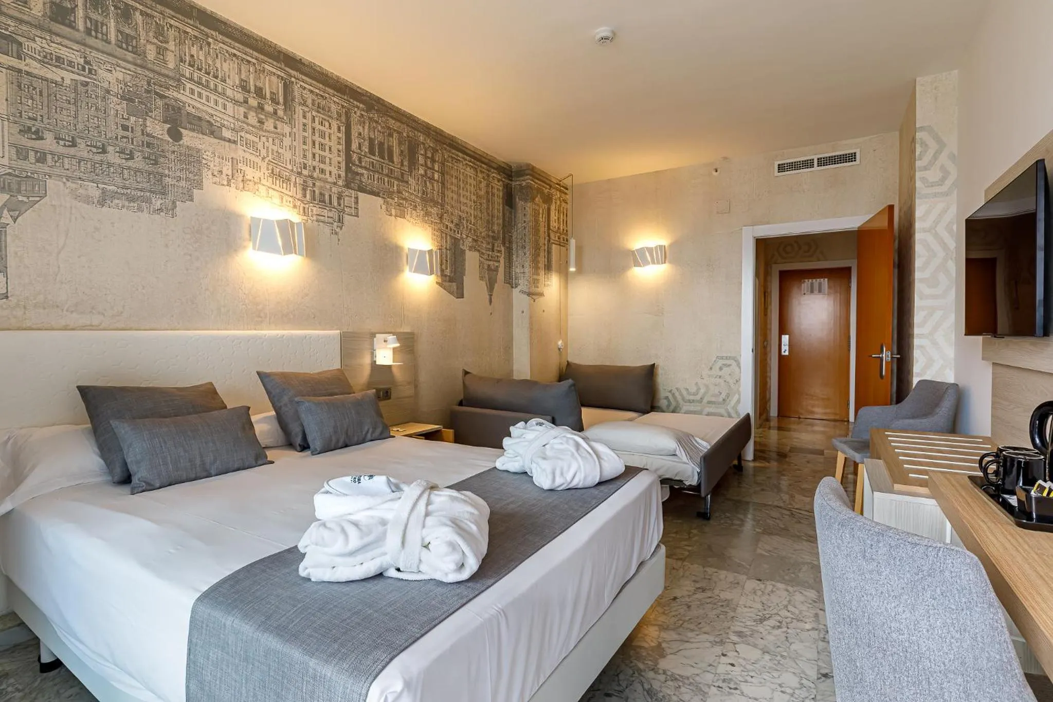 Decorative detail, Bed in Hotel Madeira Centro