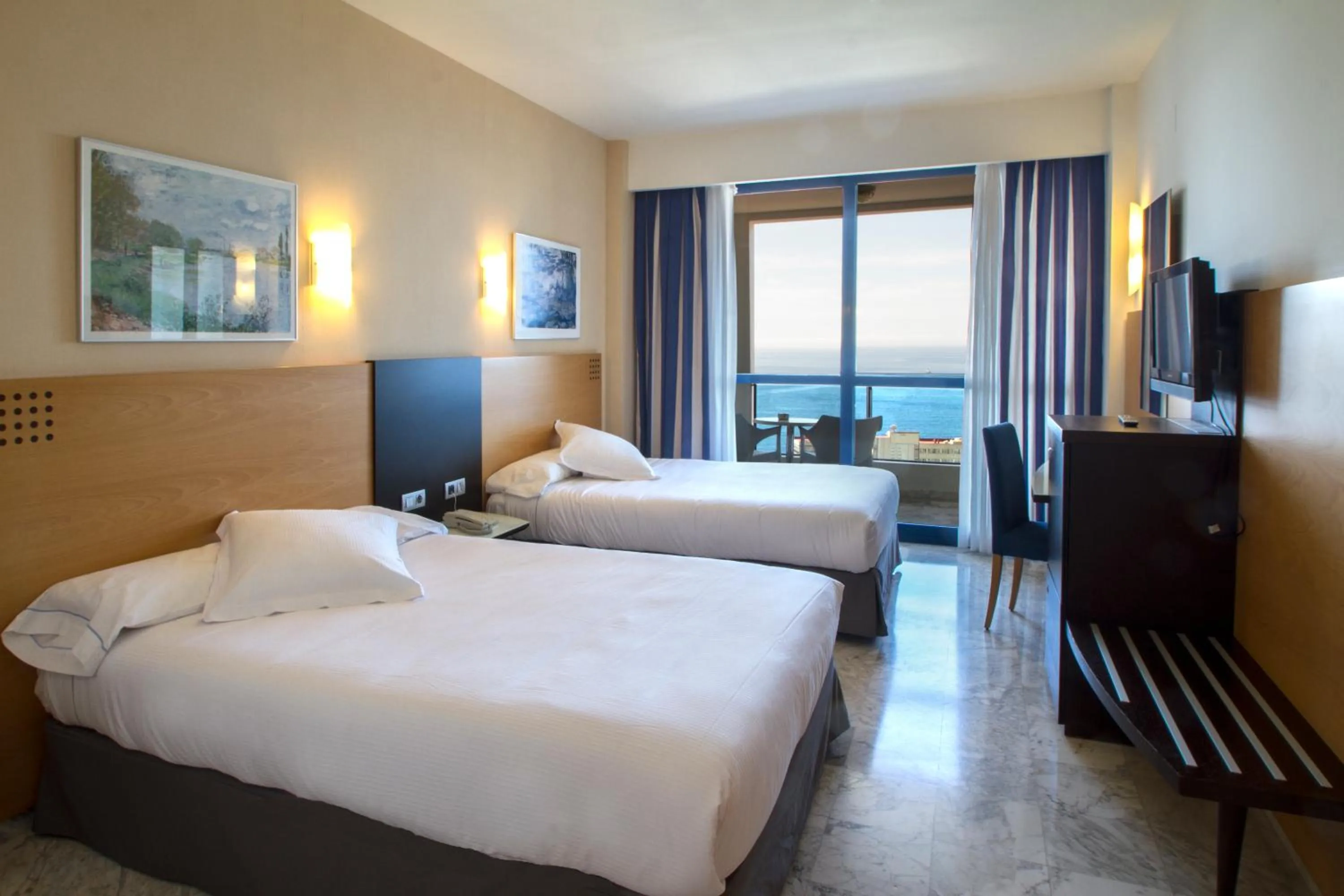 Bedroom, Bed in Hotel Madeira Centro