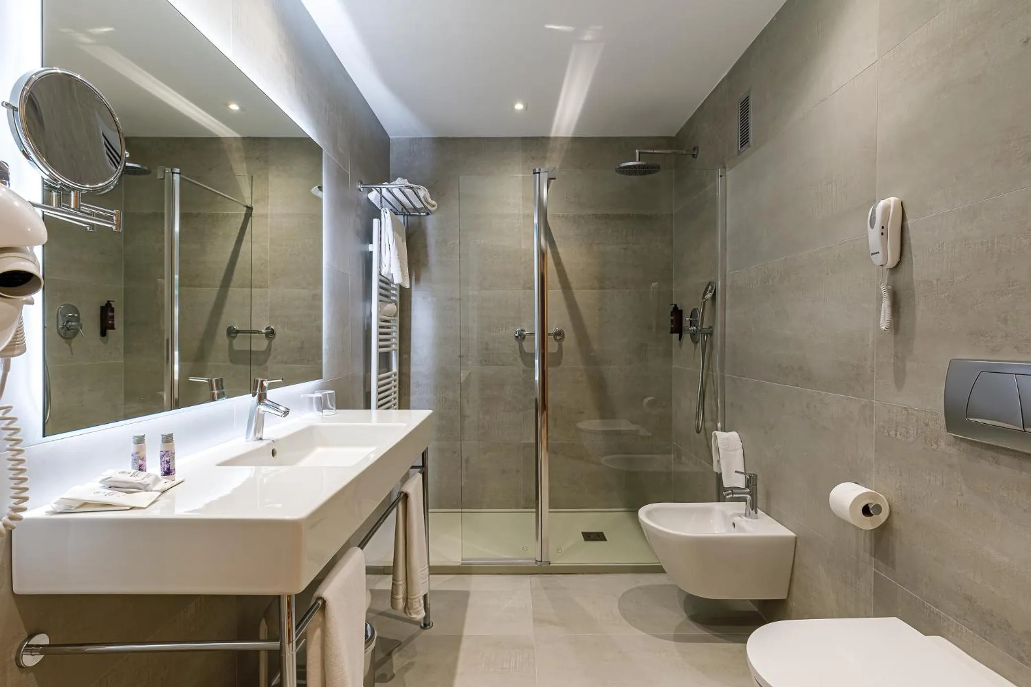 Toilet in Hotel Madeira Centro