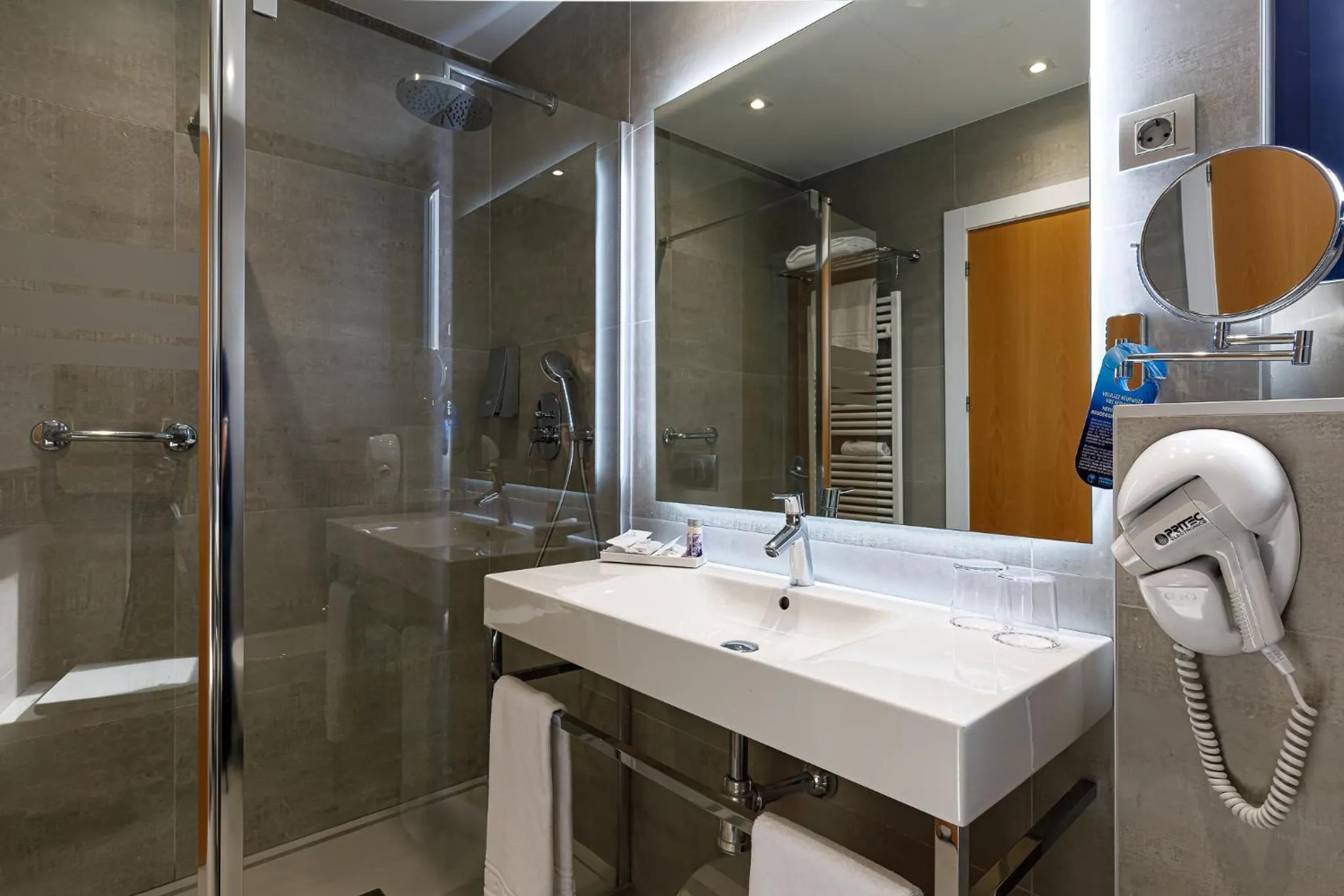 Toilet in Hotel Madeira Centro