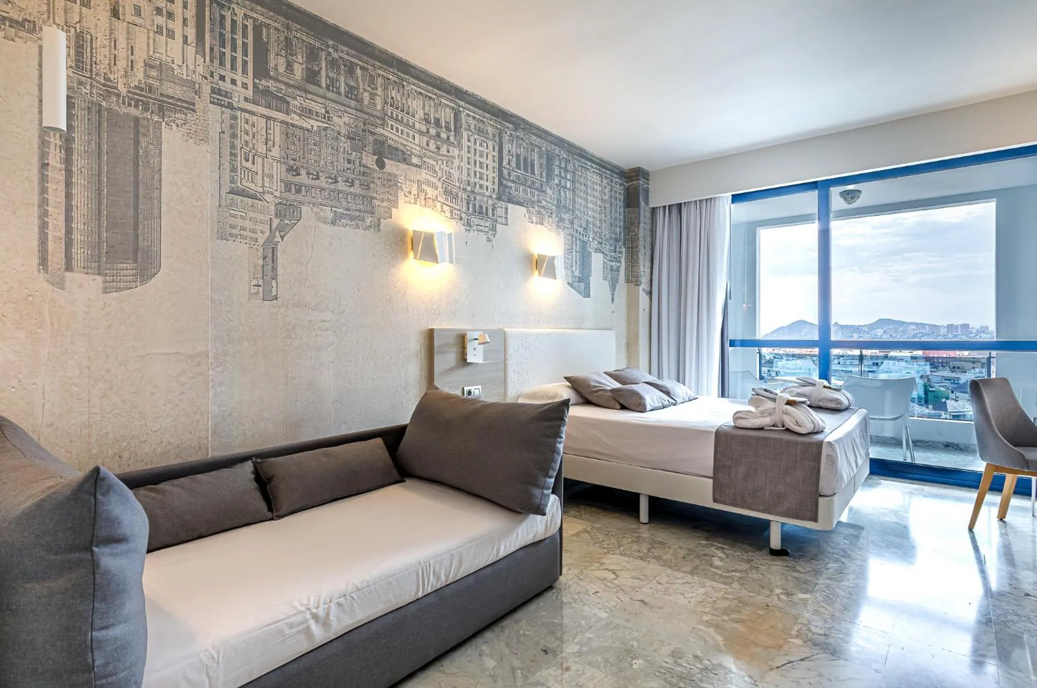 Decorative detail, Bed in Hotel Madeira Centro