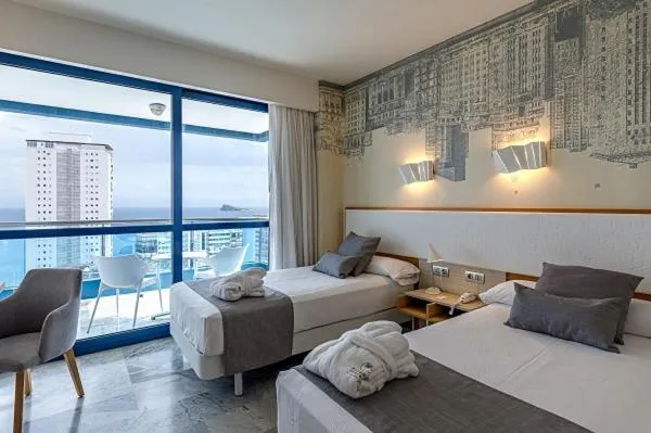 Photo of the whole room, Bed in Hotel Madeira Centro