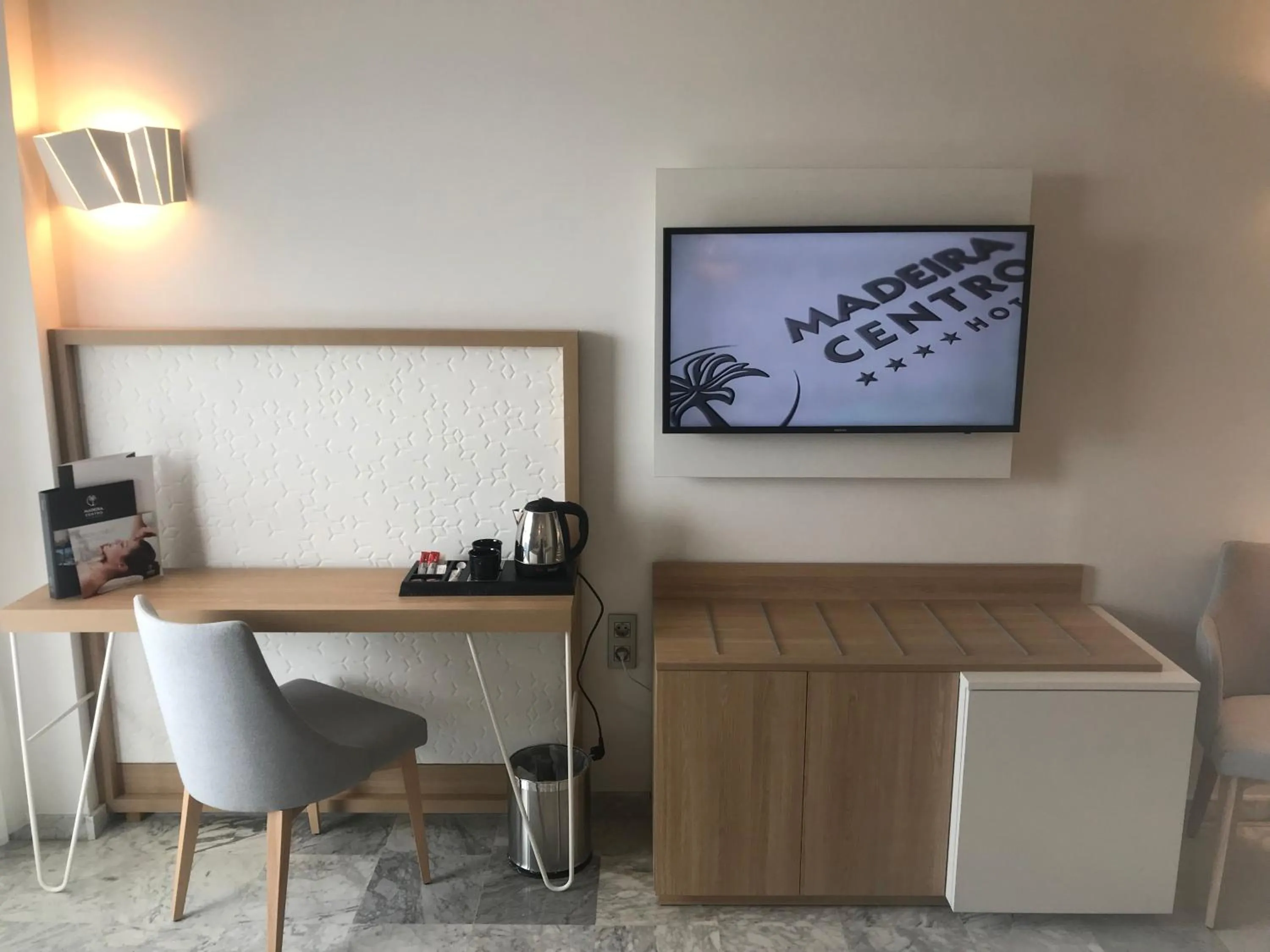 TV and multimedia in Hotel Madeira Centro