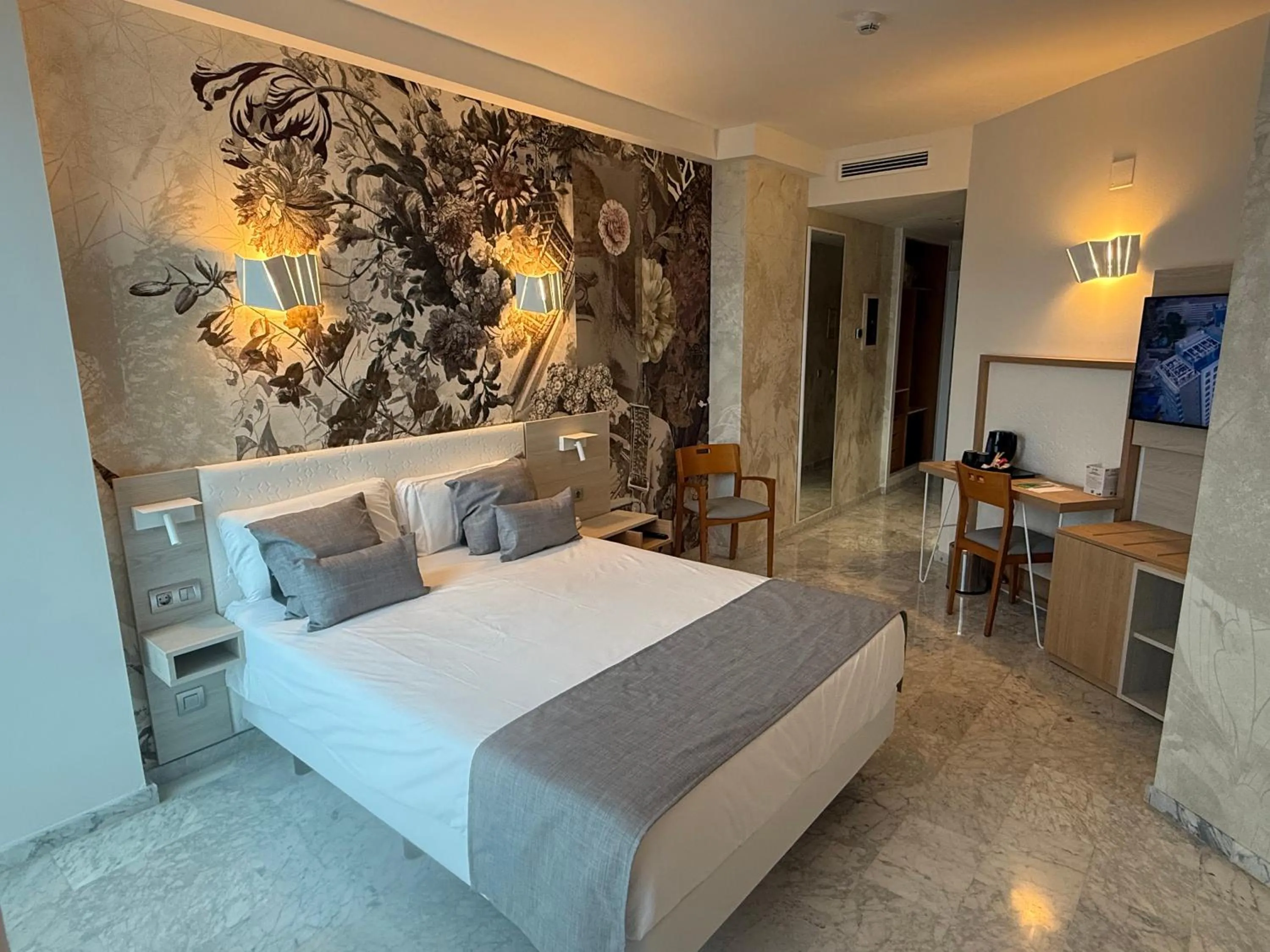 Bed in Hotel Madeira Centro