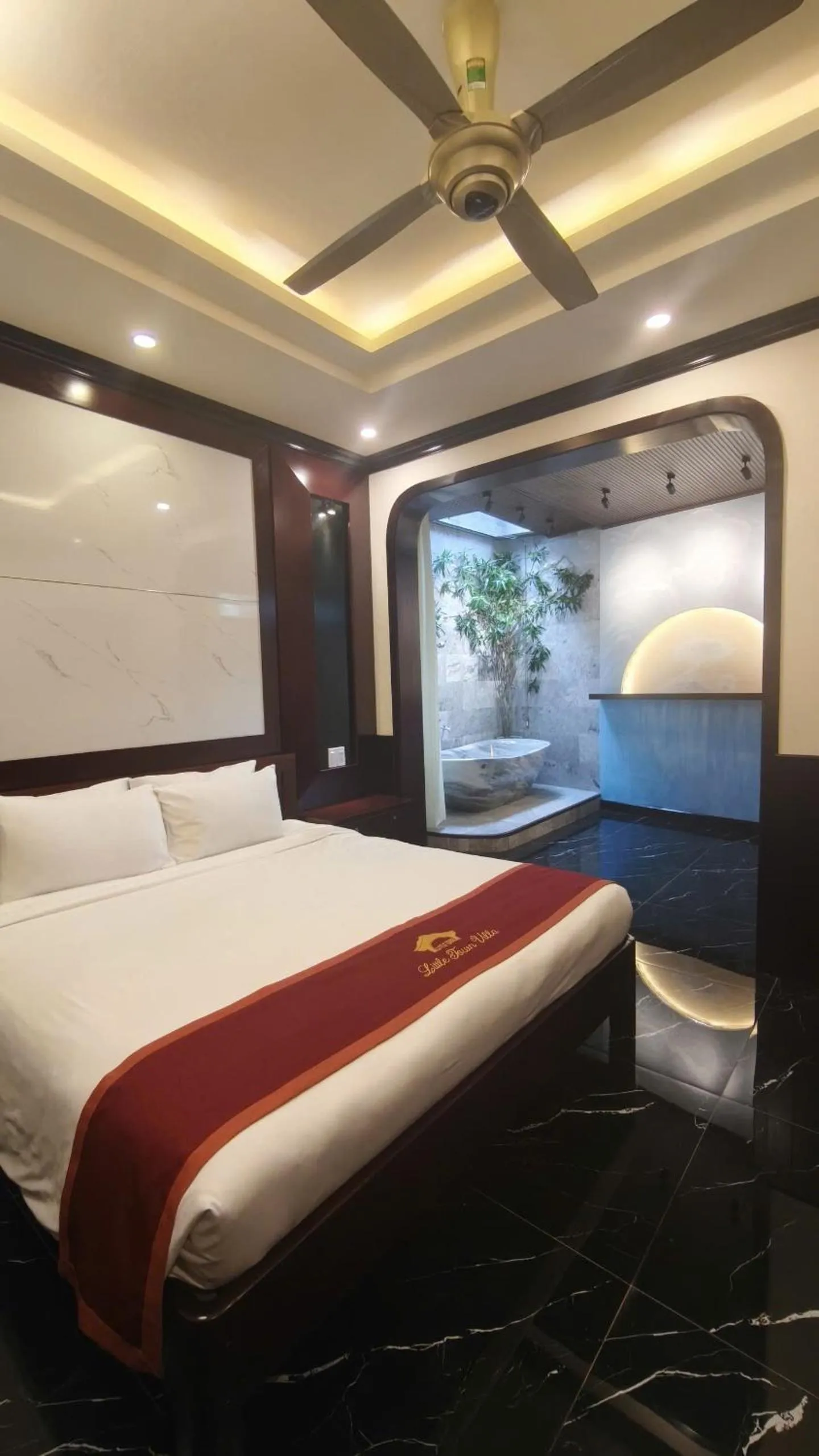 Shower, Bed in Little Town Villa