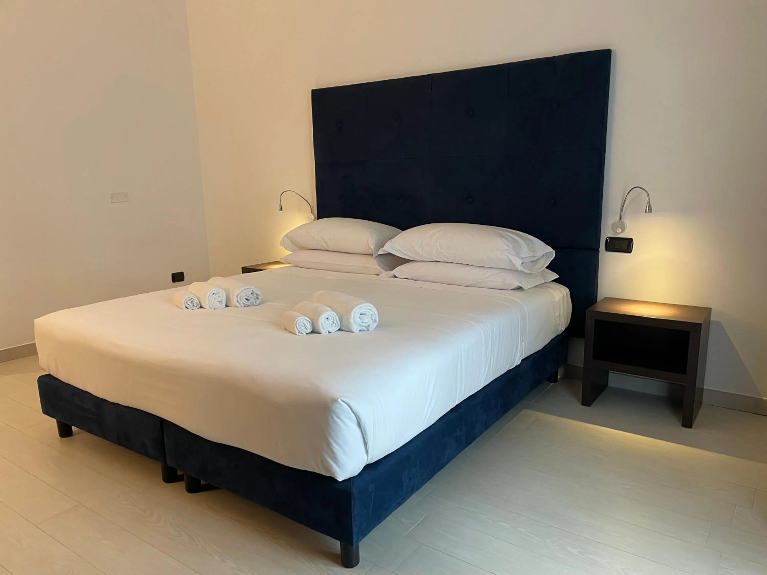 Bedroom, Bed in Maestrale Resort Hotel - Grosseto