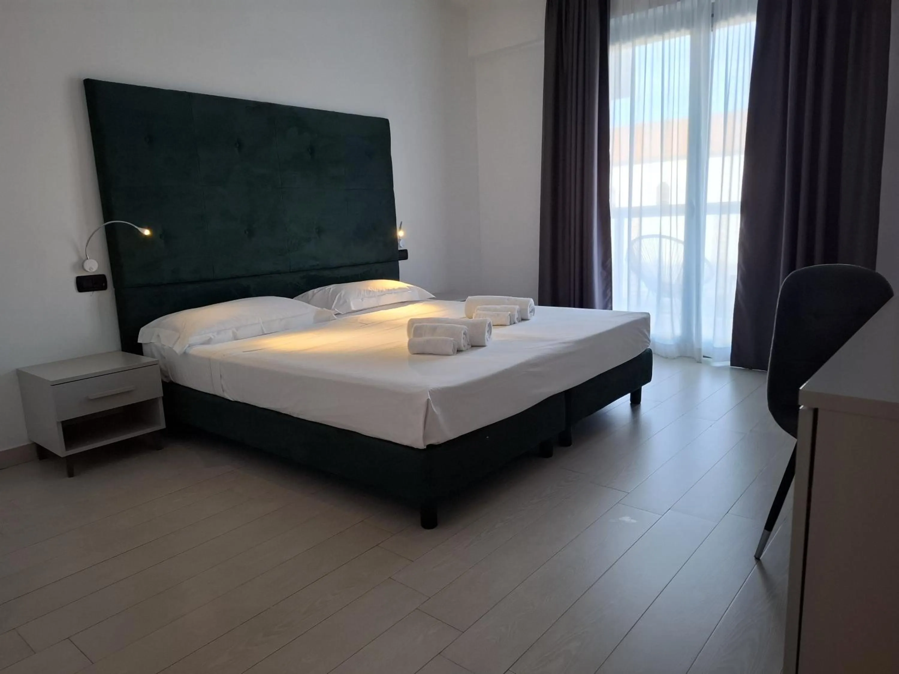 Bedroom, Bed in Maestrale Resort Hotel - Grosseto