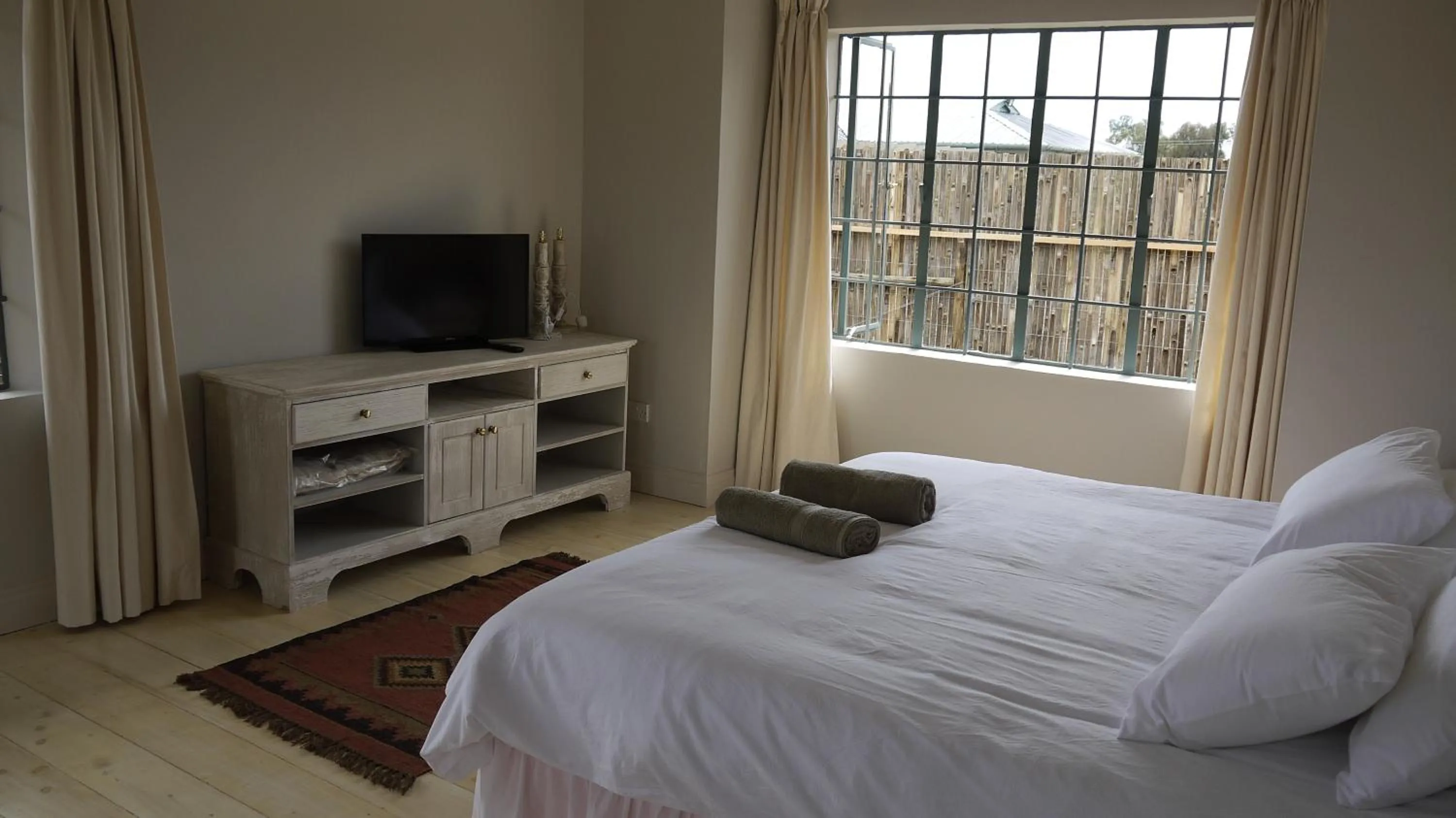 Photo of the whole room in Soames Hotel & Jack' s Bar