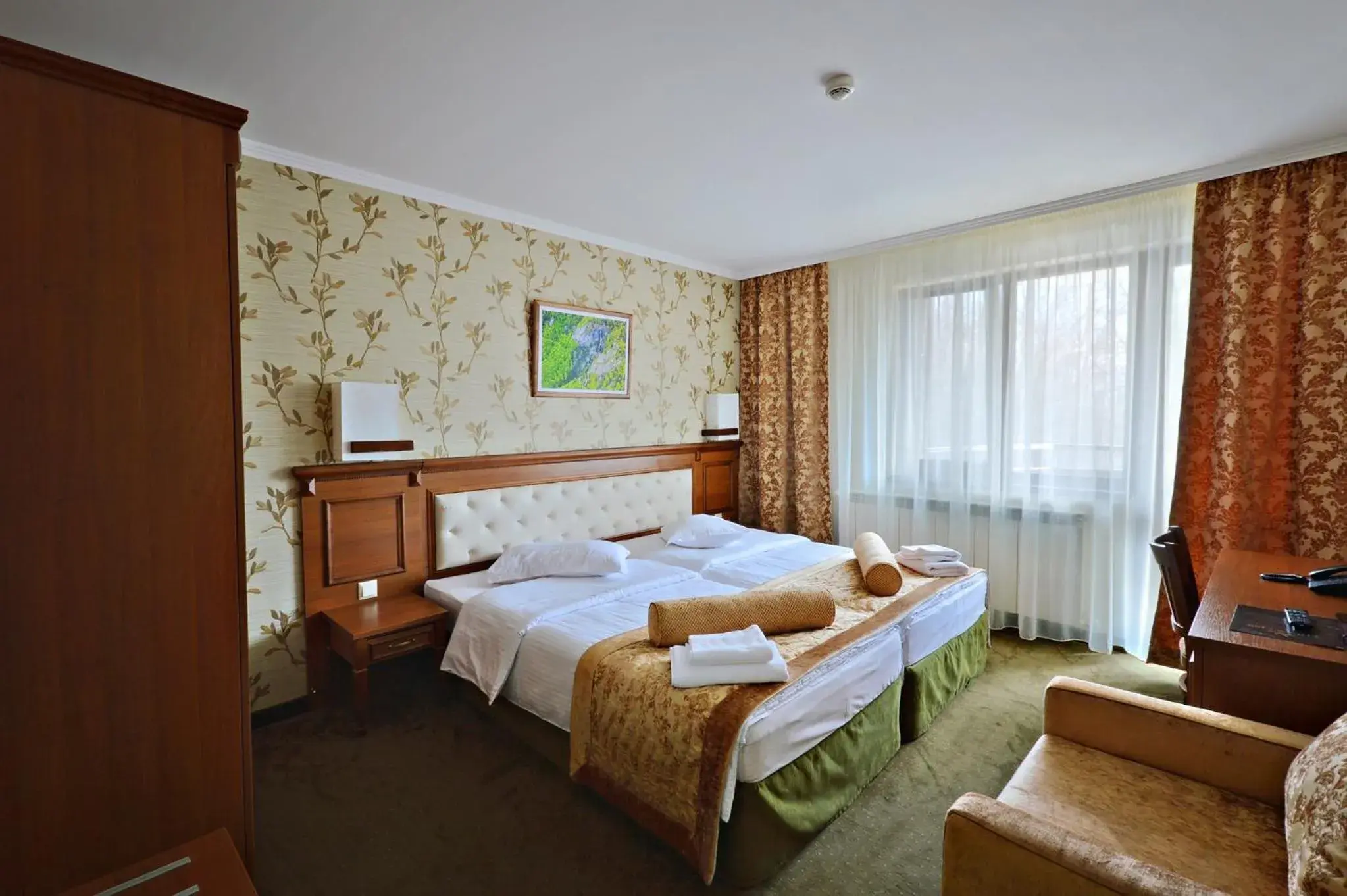 Two-Bedroom Apartment with Balcony in Hotel Edelweiss Two-Bedroom Apartment with Balcony in Hotel Edelweiss