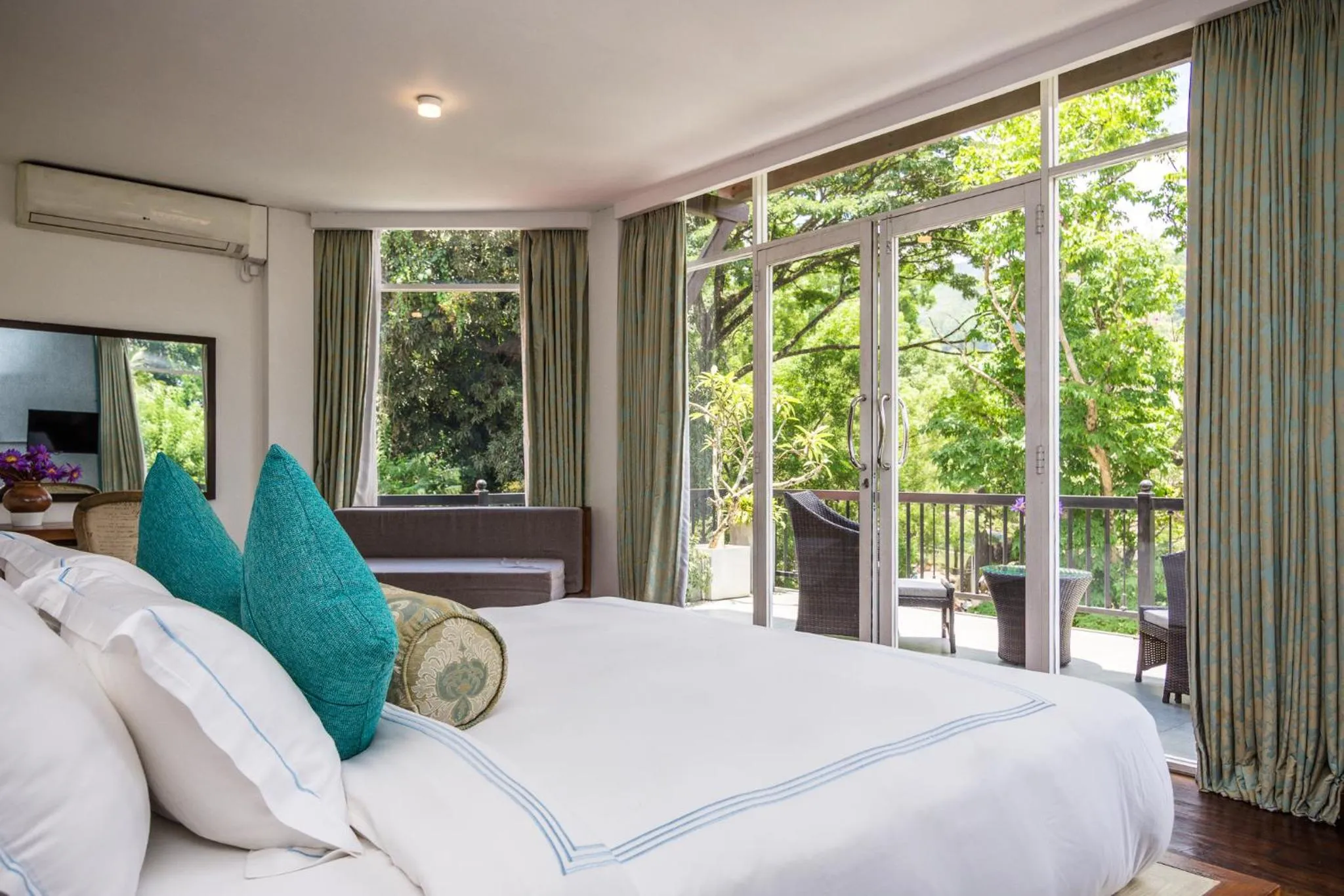 Lake view, Bed in Viyana Boutique Hotel