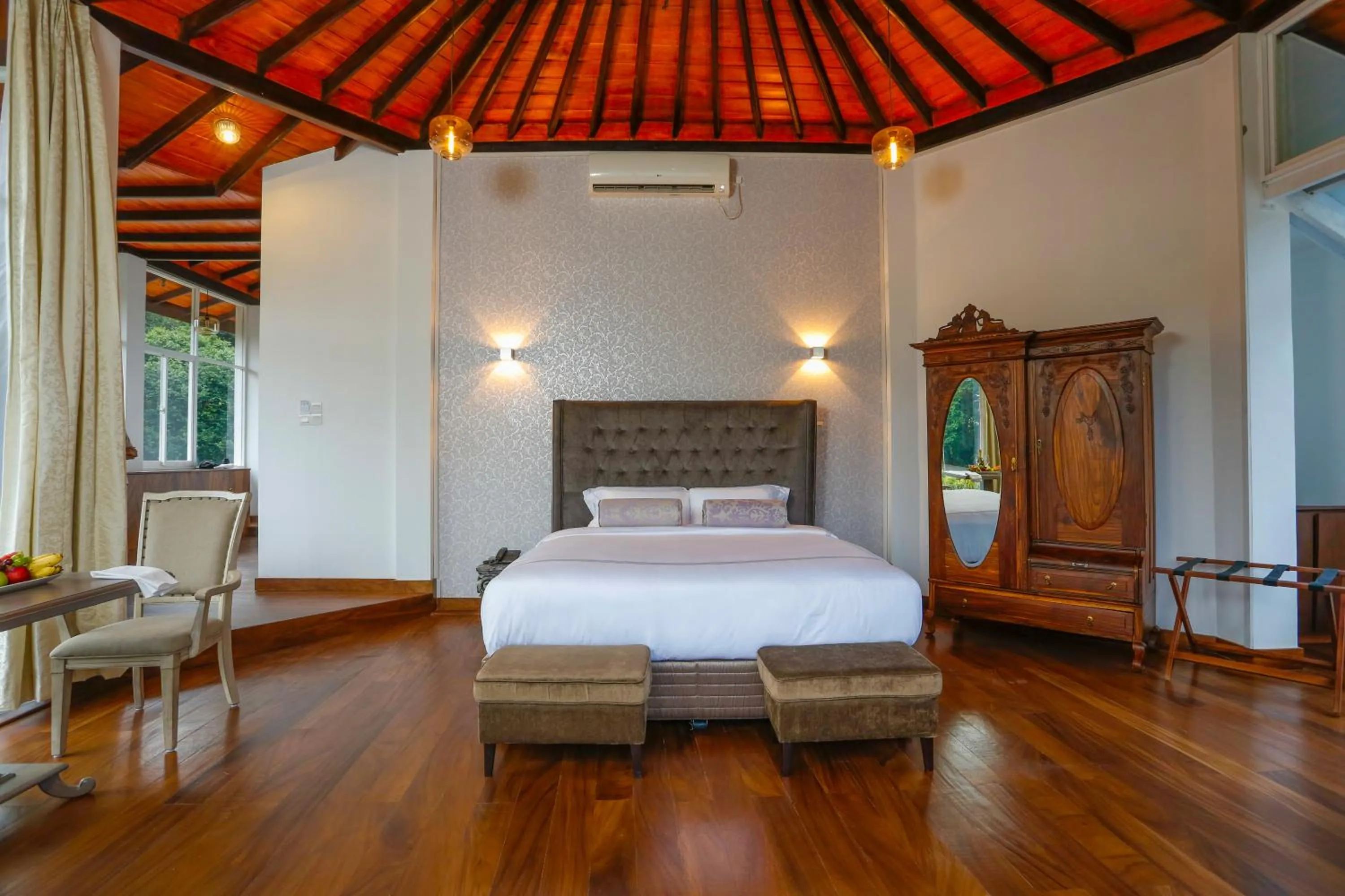 Photo of the whole room, Bed in Viyana Boutique Hotel