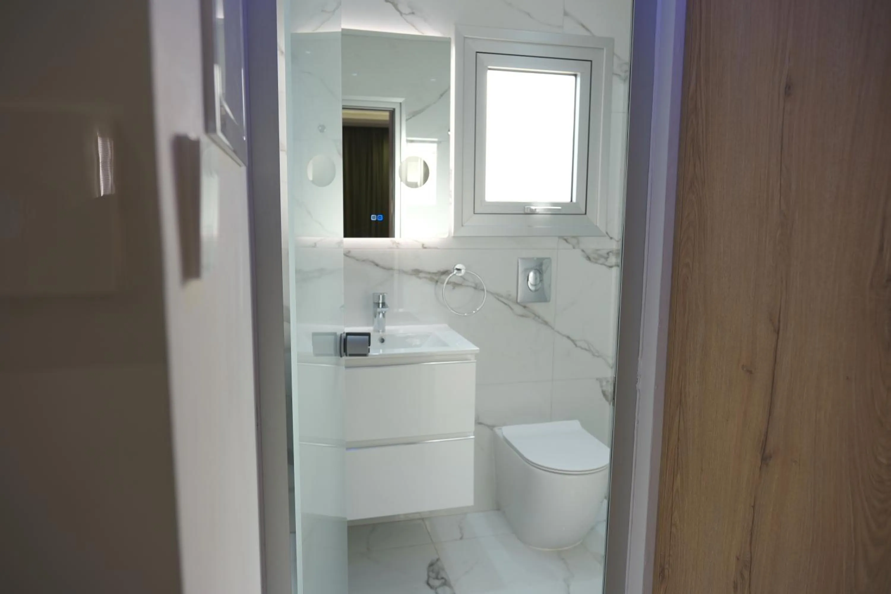 Toilet in Loutsiana Deluxe Apts