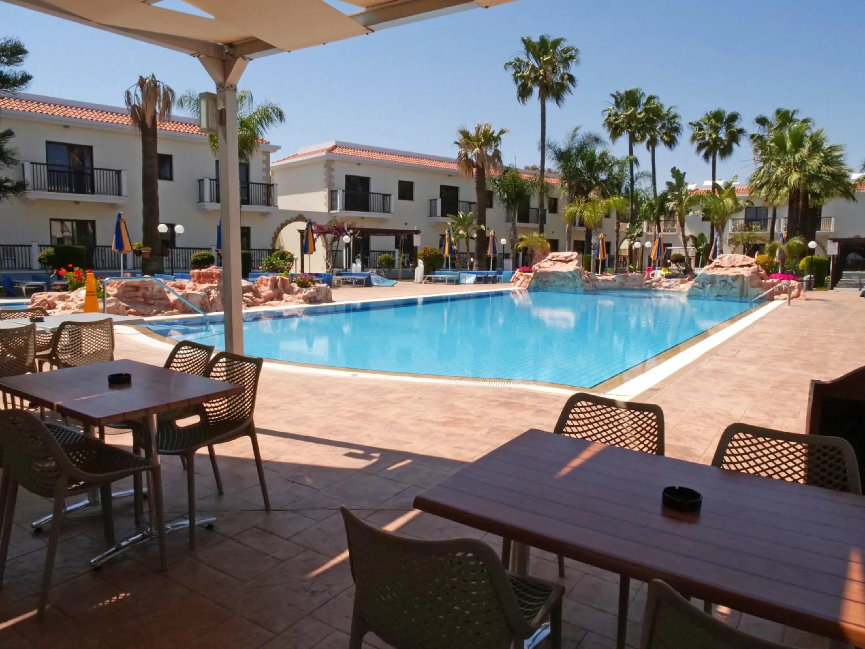 Restaurant/places to eat in Loutsiana Deluxe Apts