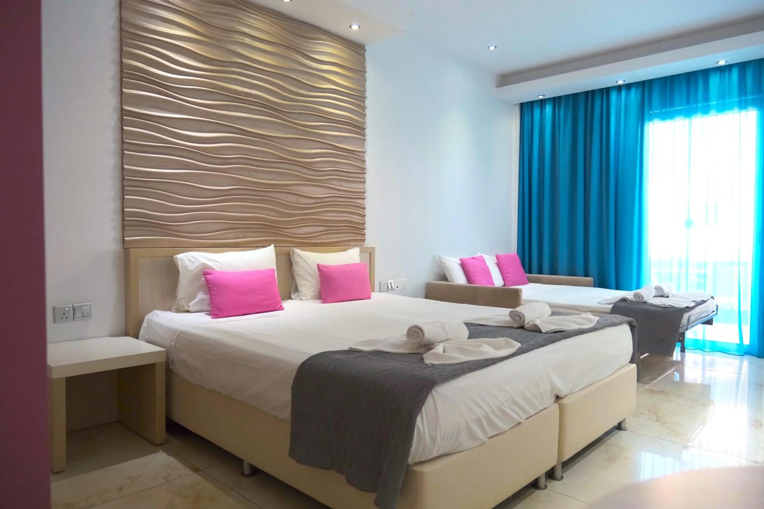 Bed in Loutsiana Deluxe Apts