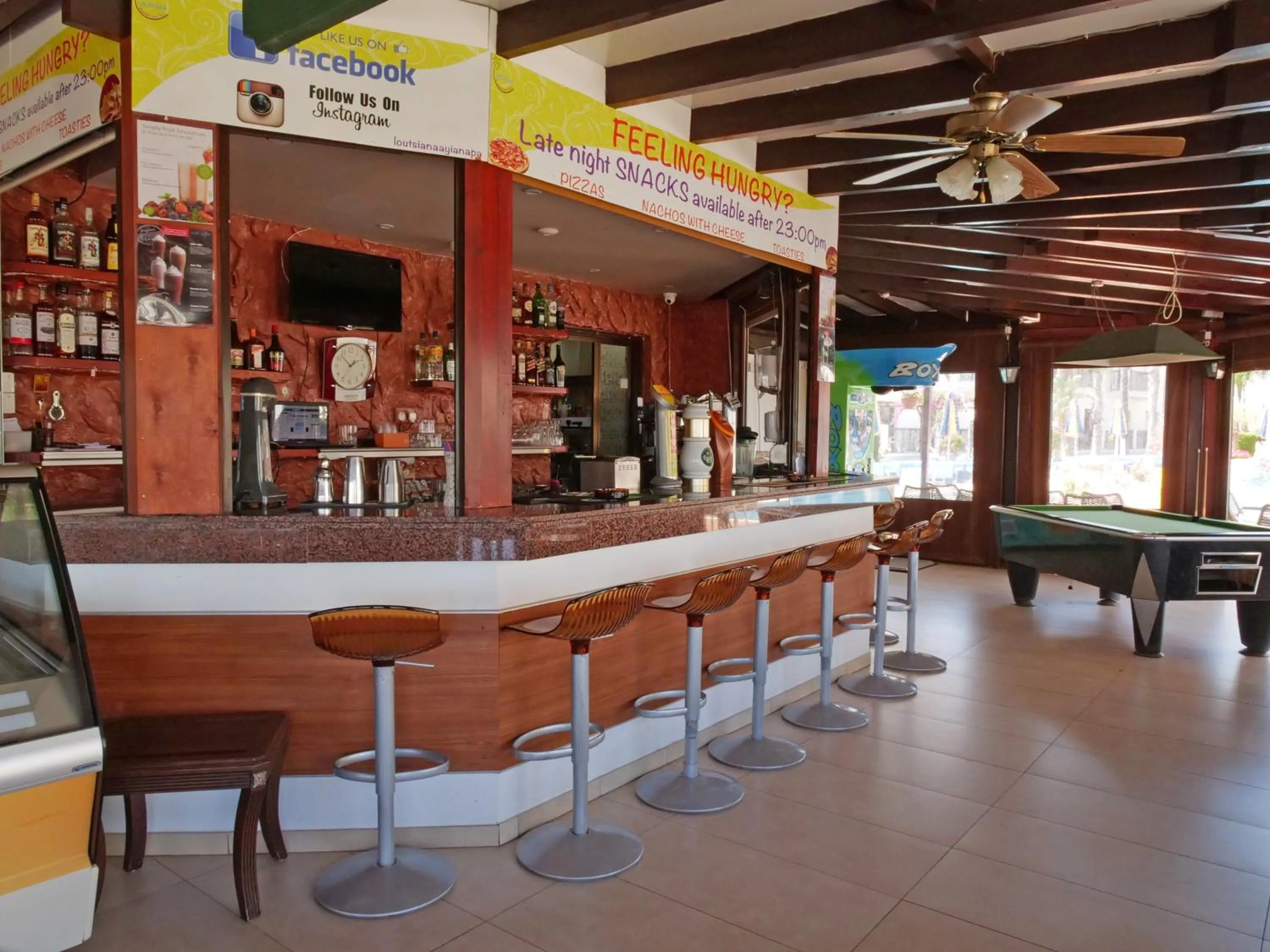 Restaurant/places to eat in Loutsiana Deluxe Apts