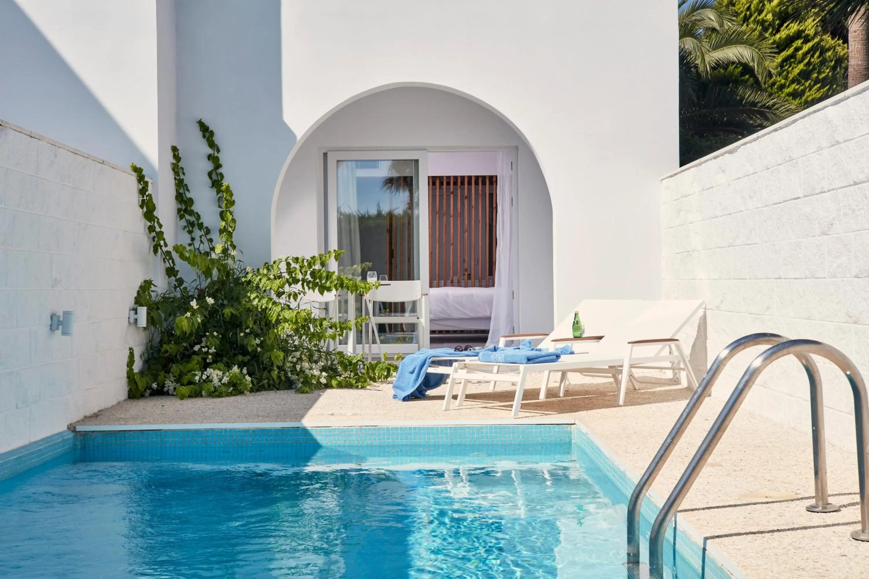 Swimming pool in So Nice Beach Resort