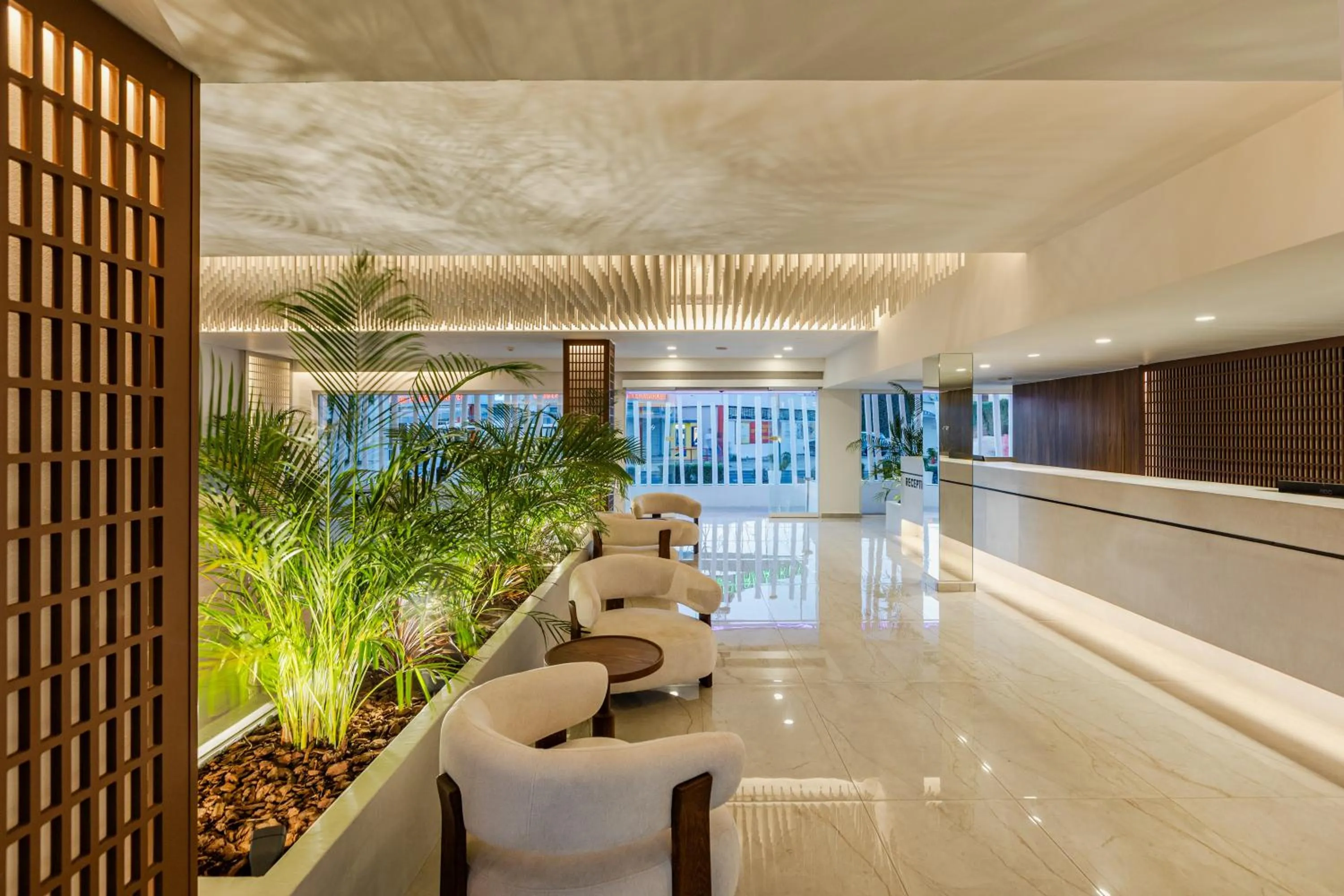 Communal lounge/ TV room in So Nice Beach Resort