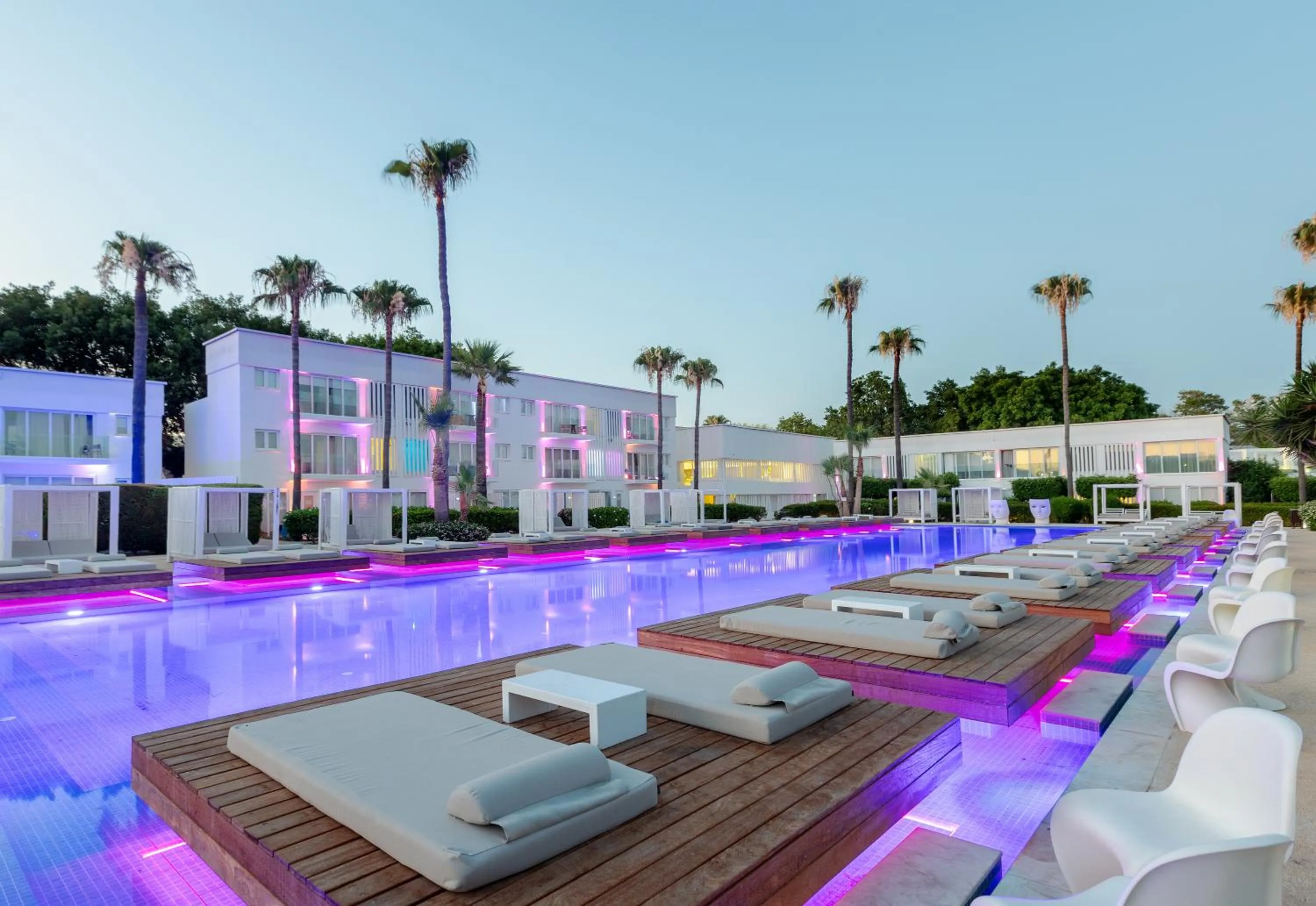 Swimming pool in So Nice Beach Resort