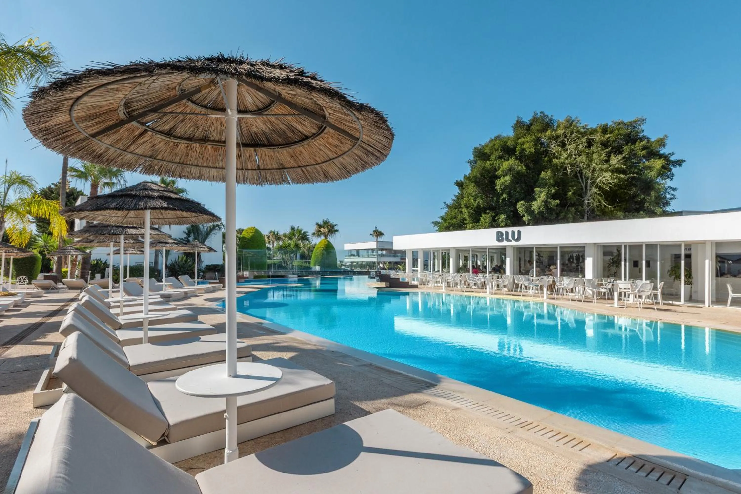 Restaurant/places to eat in So Nice Beach Resort