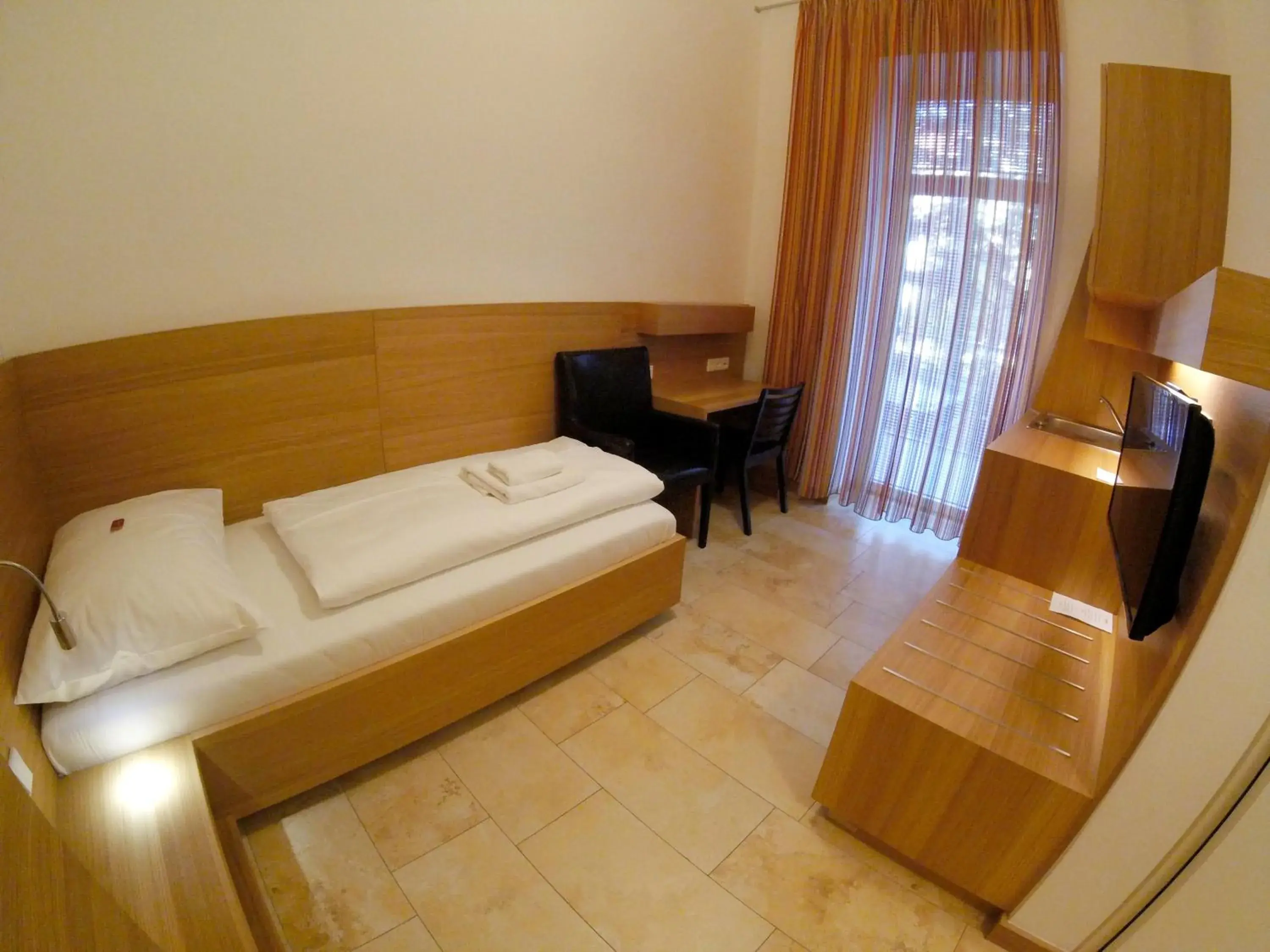 Single Room with Balcony in Hotel Aton Single Room with Balcony in Hotel Aton