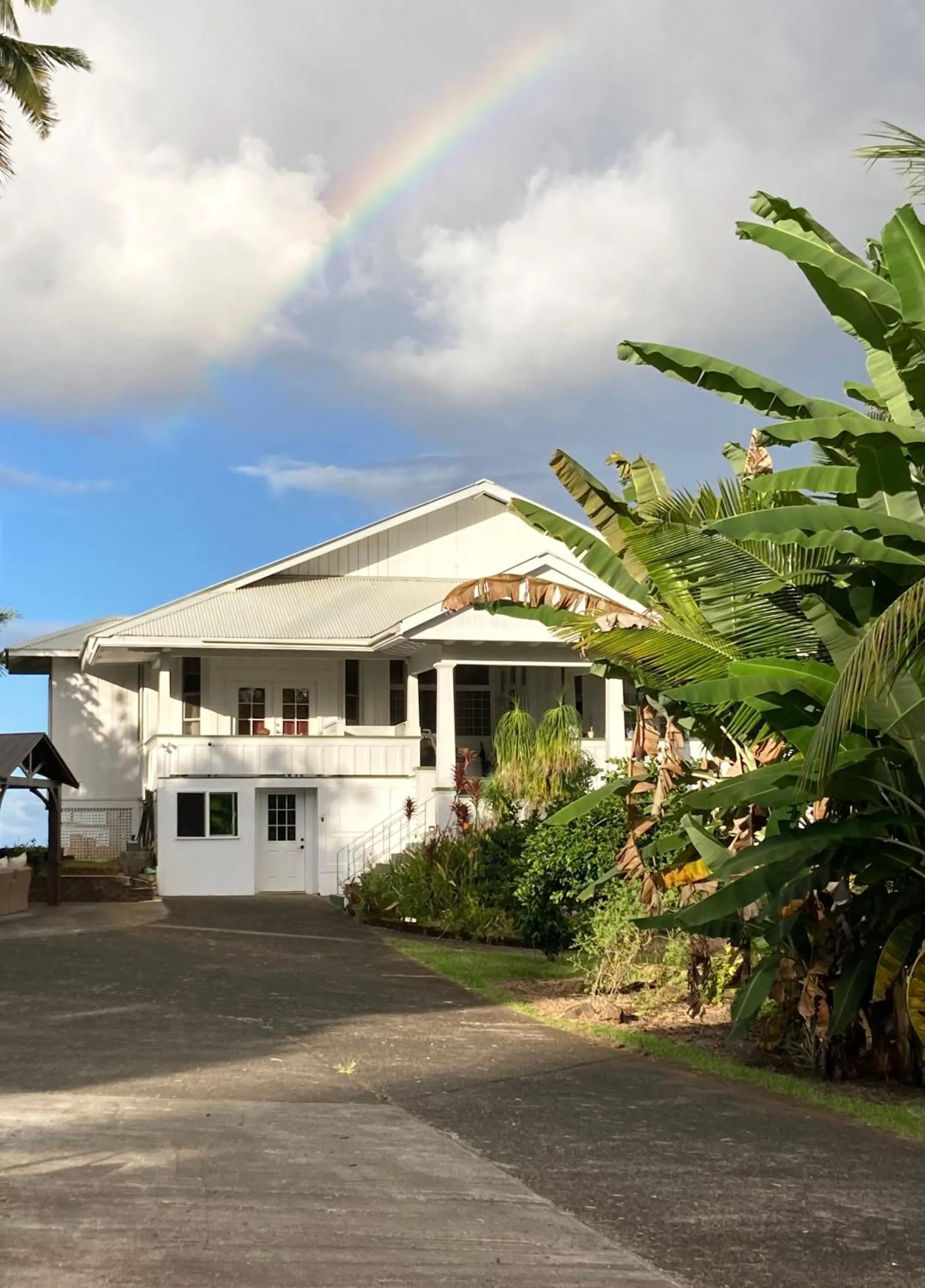 Property building in Hilo Bay Oceanfront Bed and Breakfast