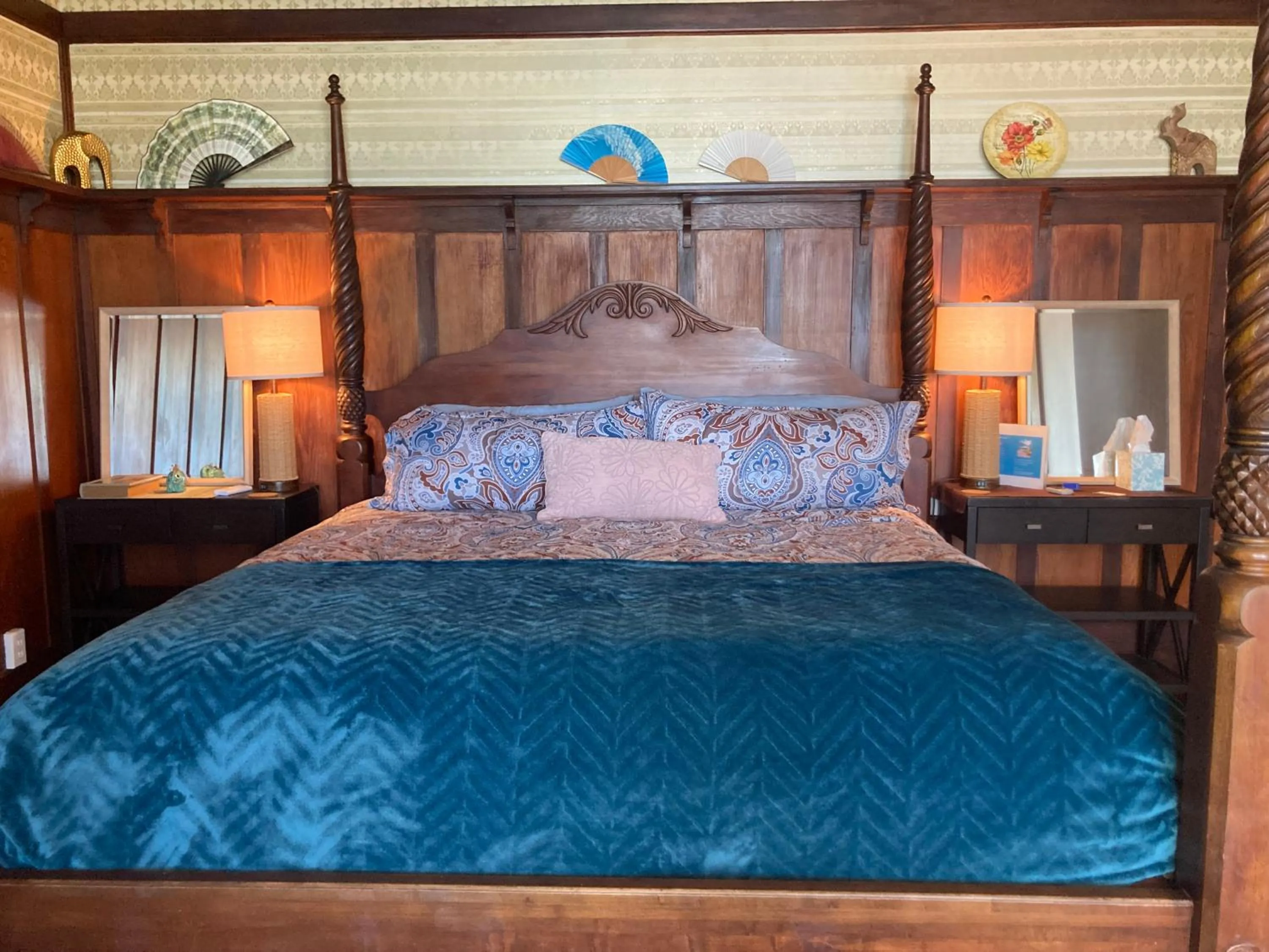 Bedroom, Bed in Hilo Bay Oceanfront Bed and Breakfast