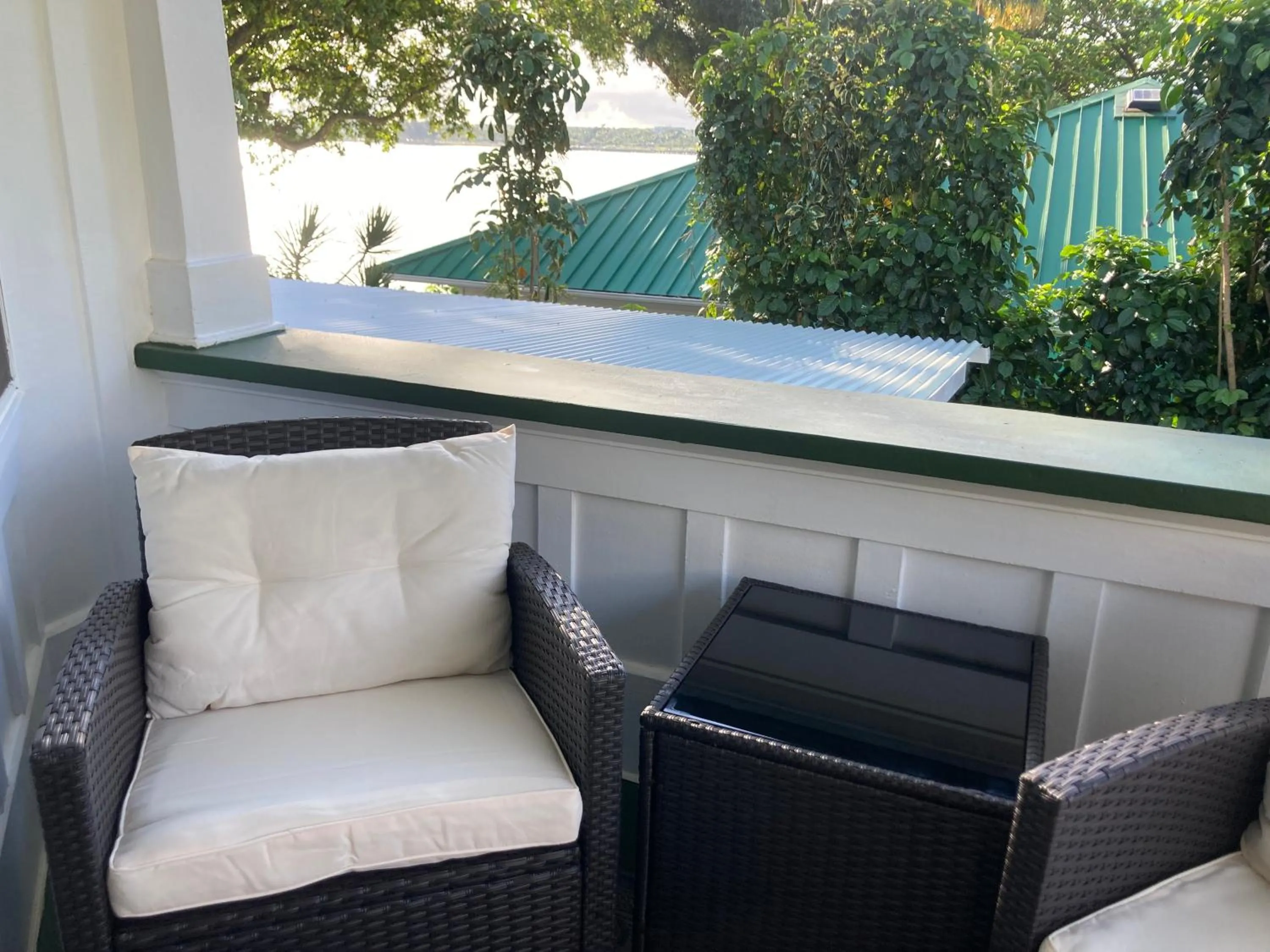 Balcony/Terrace in Hilo Bay Oceanfront Bed and Breakfast