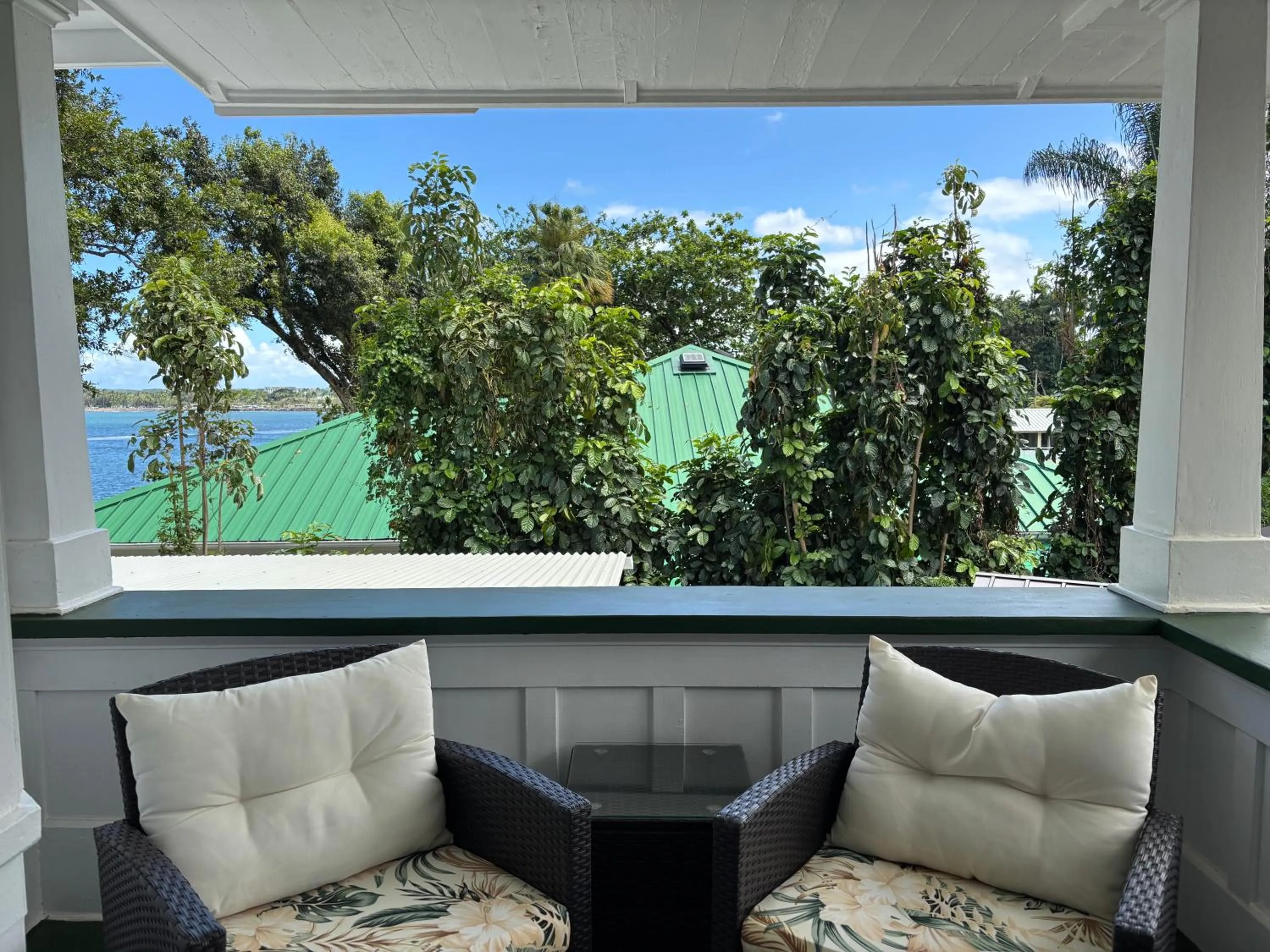 Balcony/Terrace in Hilo Bay Oceanfront Bed and Breakfast